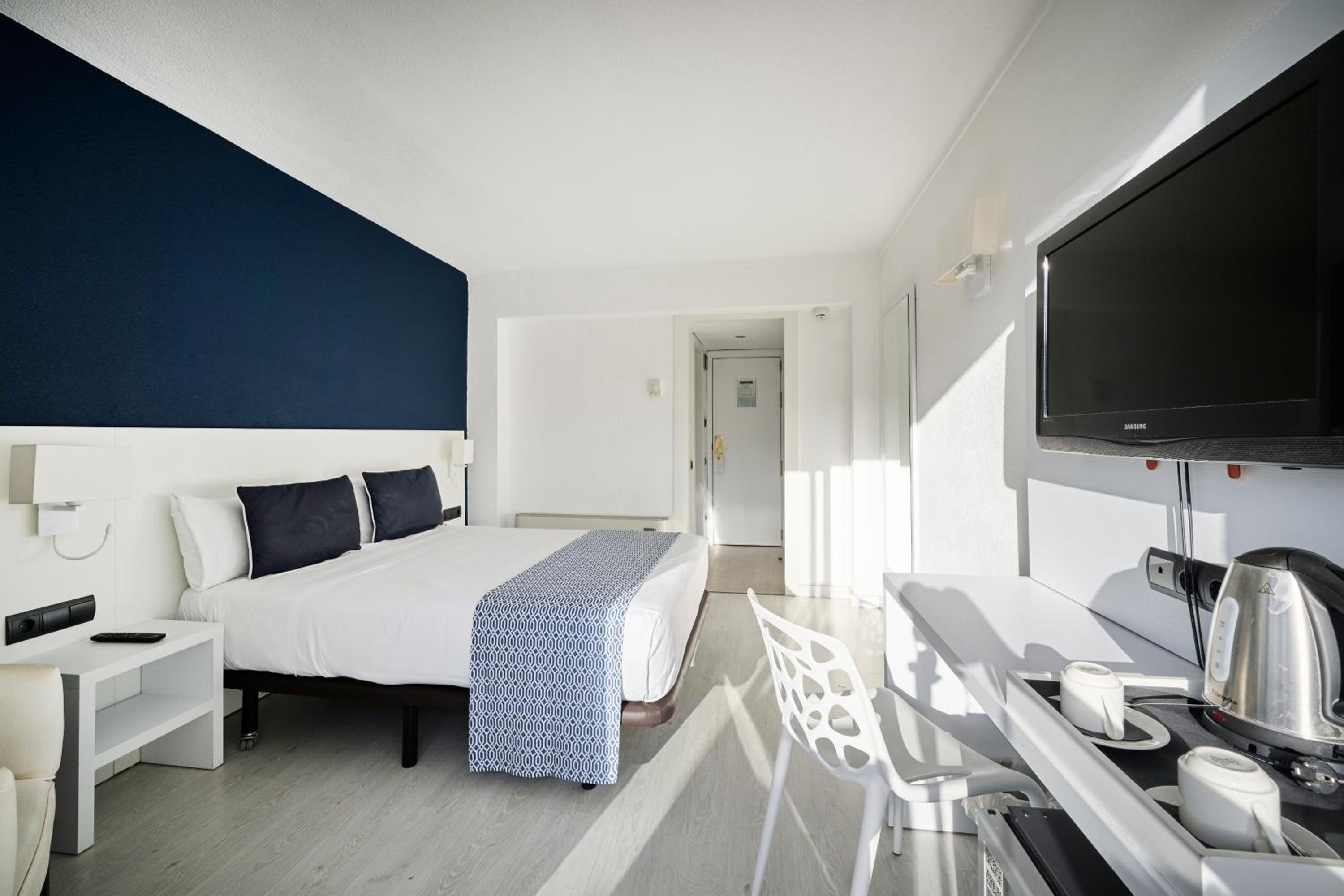 Superior Double Room with Sea View - Photo 1