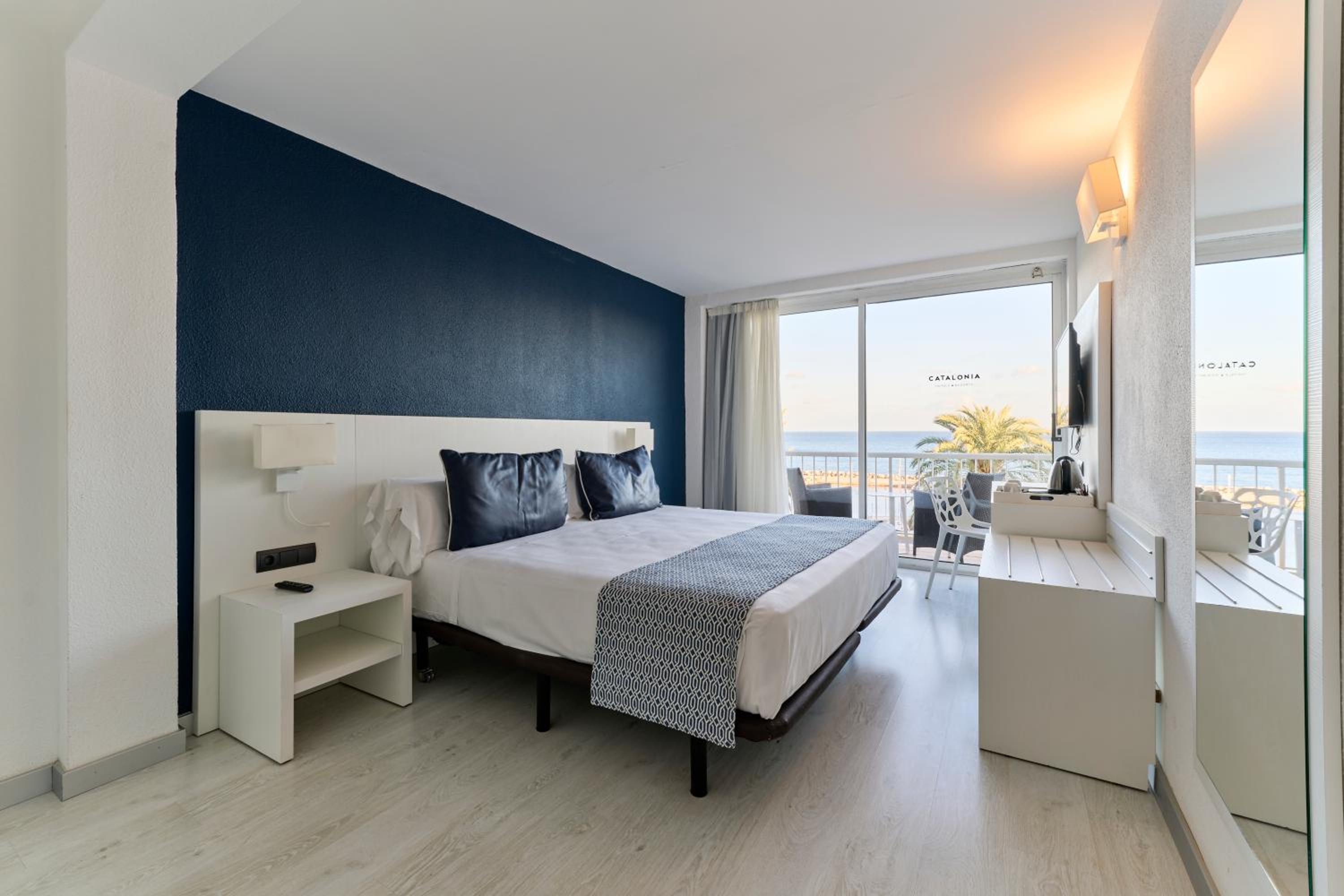 Superior Double Room with Sea View - Photo 5