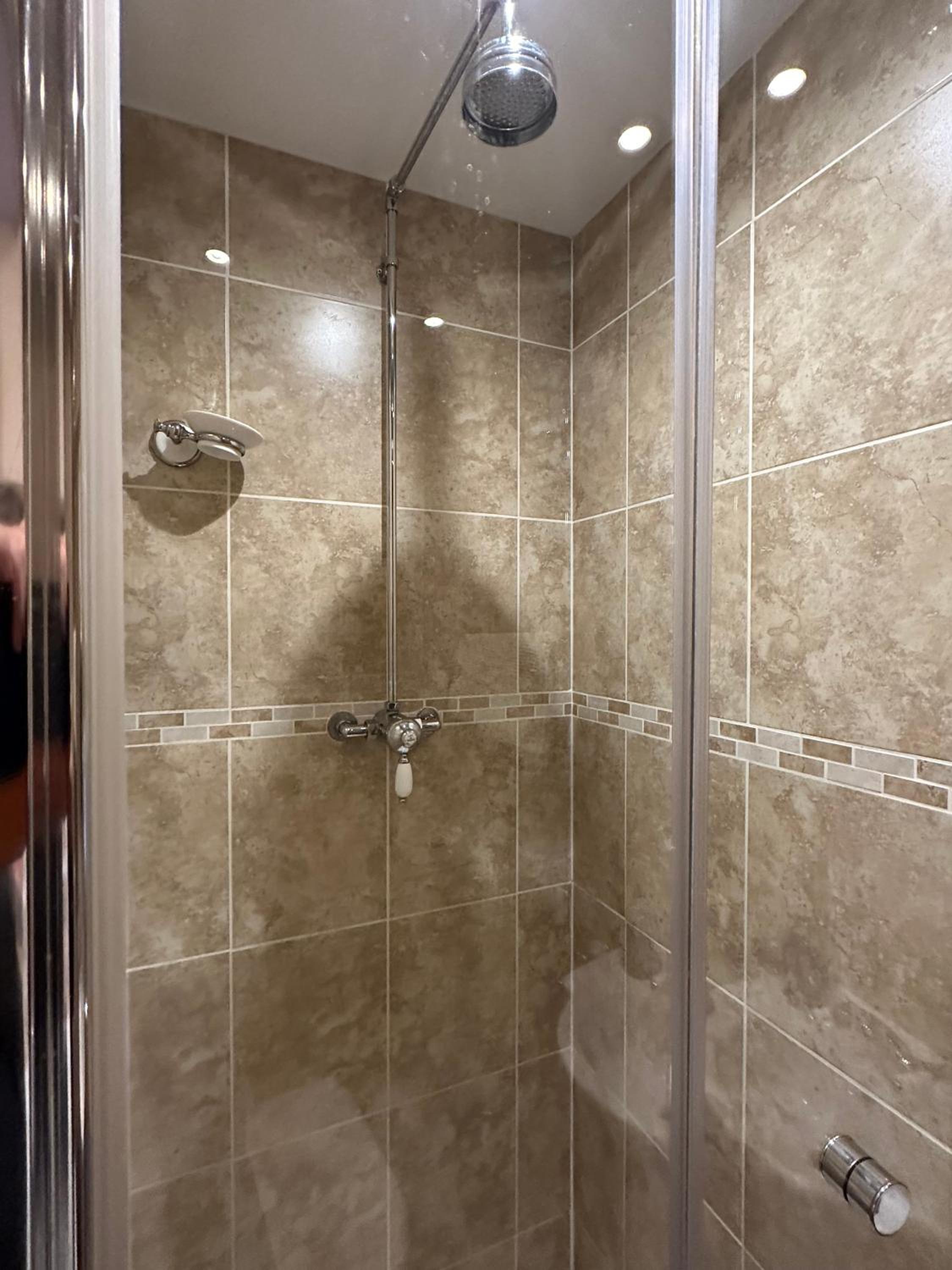 Double Room with Shower - Photo 19
