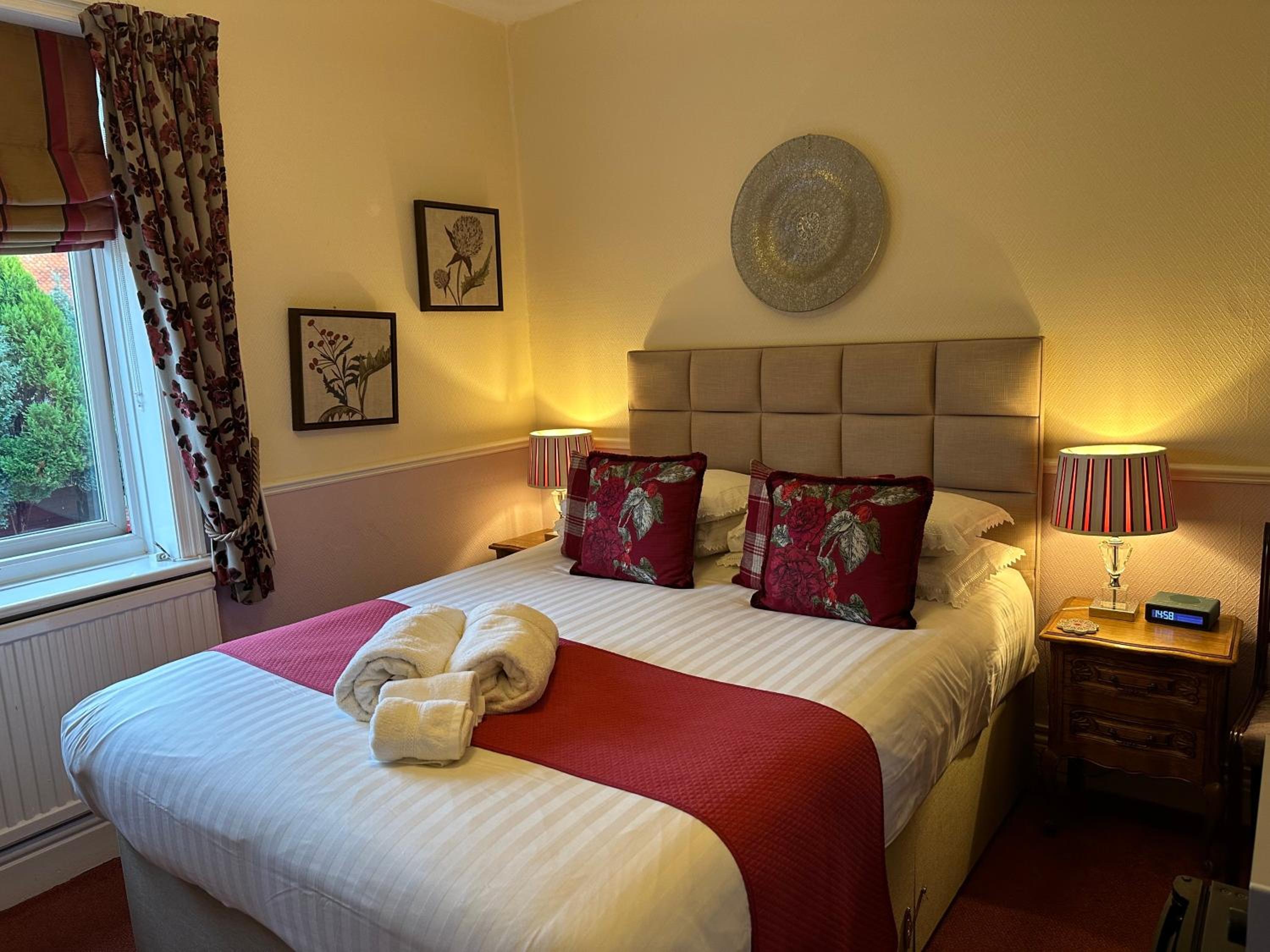 Double Room with Shower - Photo 5