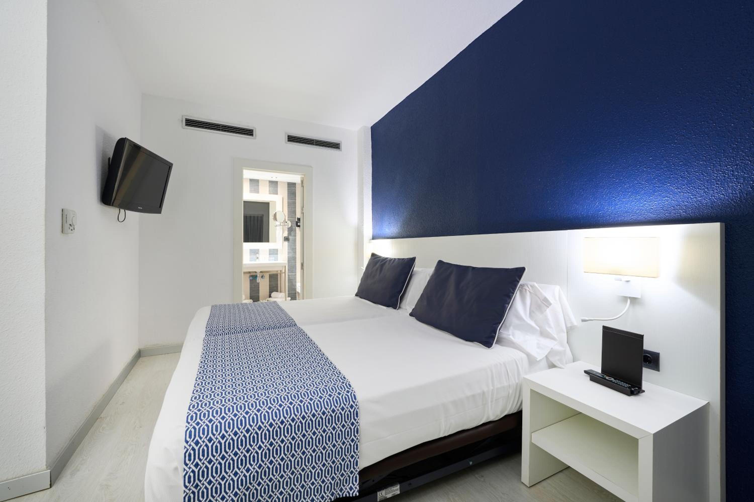 Superior Double or Twin Room with Mountain View - Photo 3