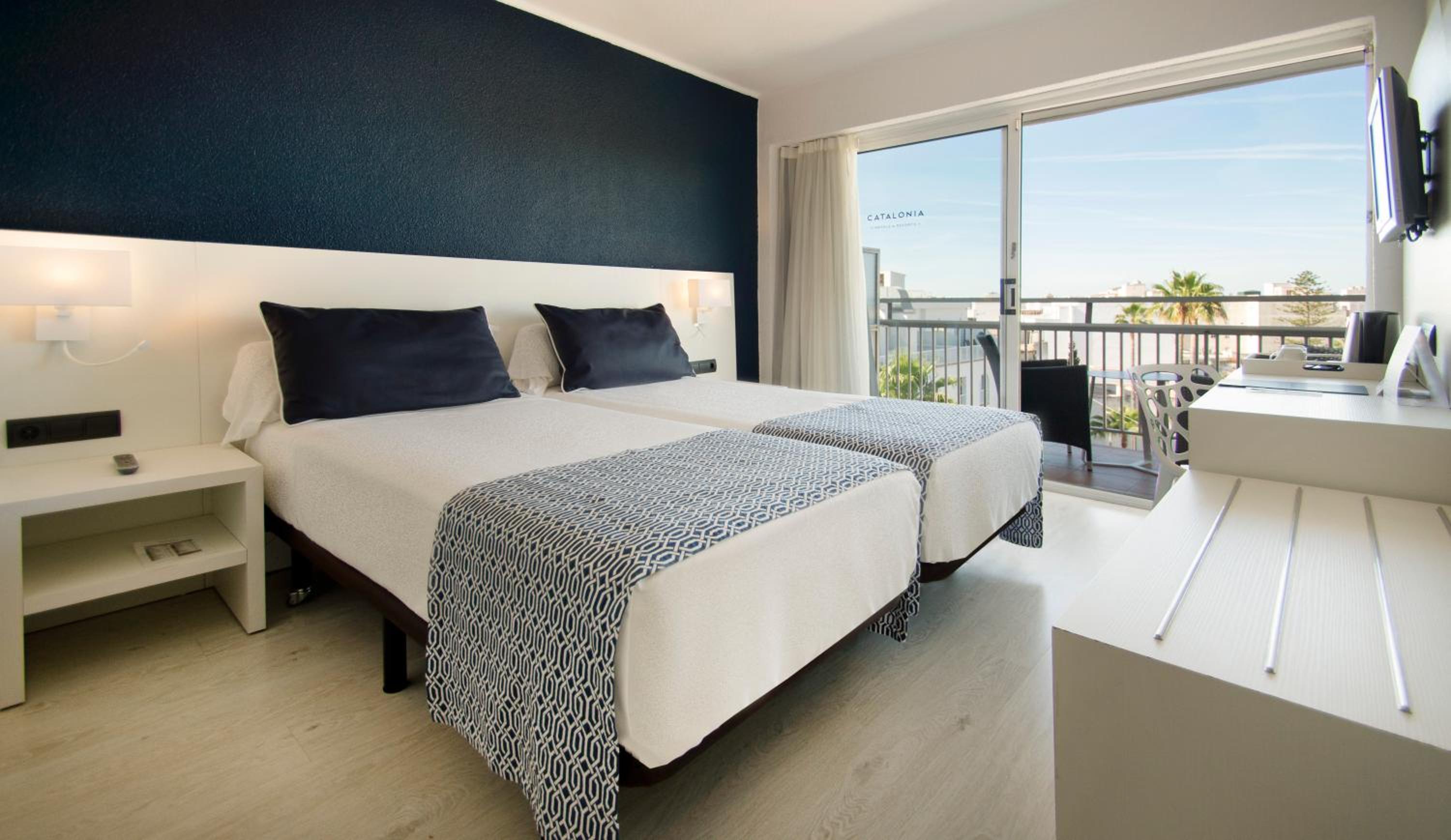 Double or Twin Room with Pool View - Photo 1