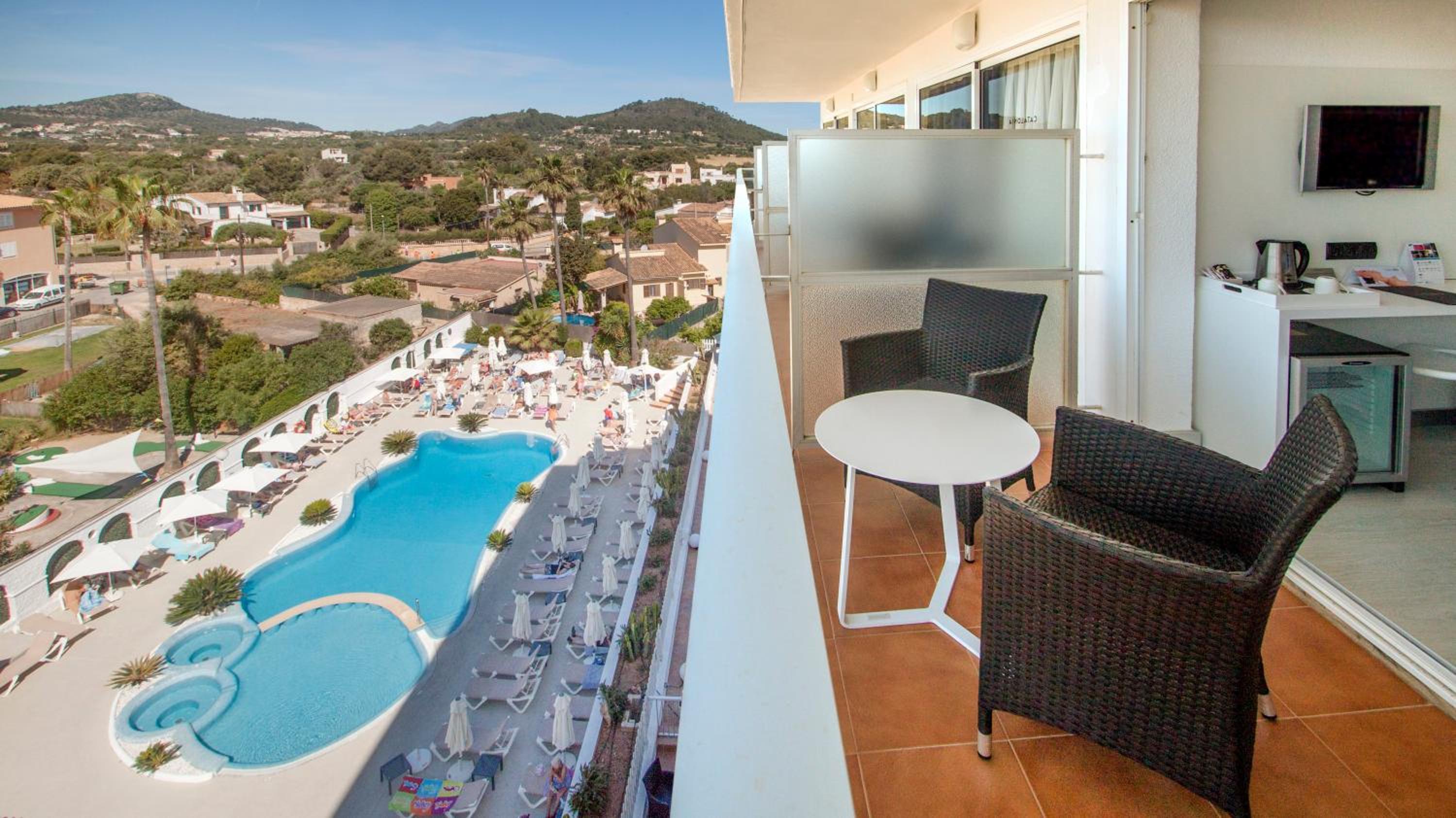Double or Twin Room with Pool View - Photo 5