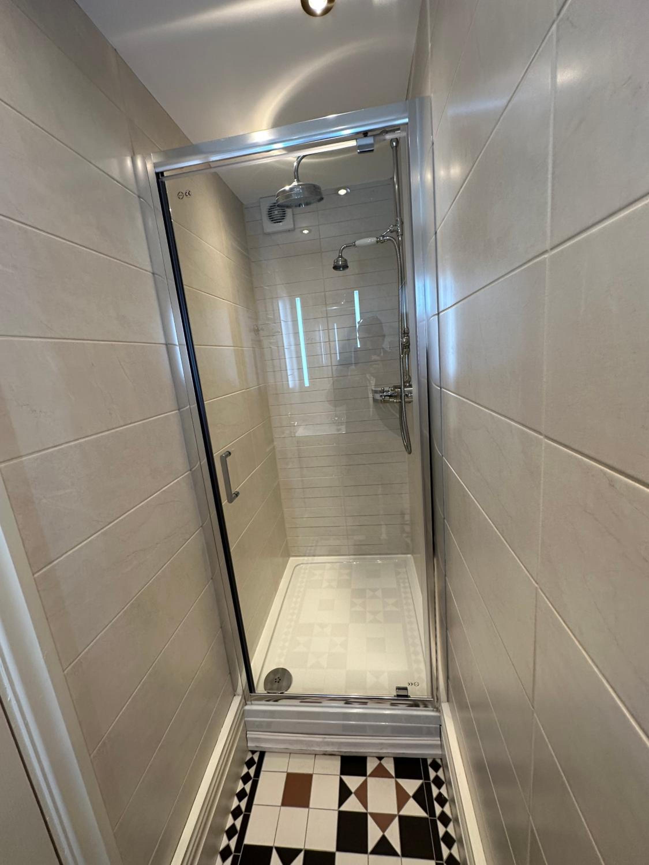 Double Room with Shower - Photo 22