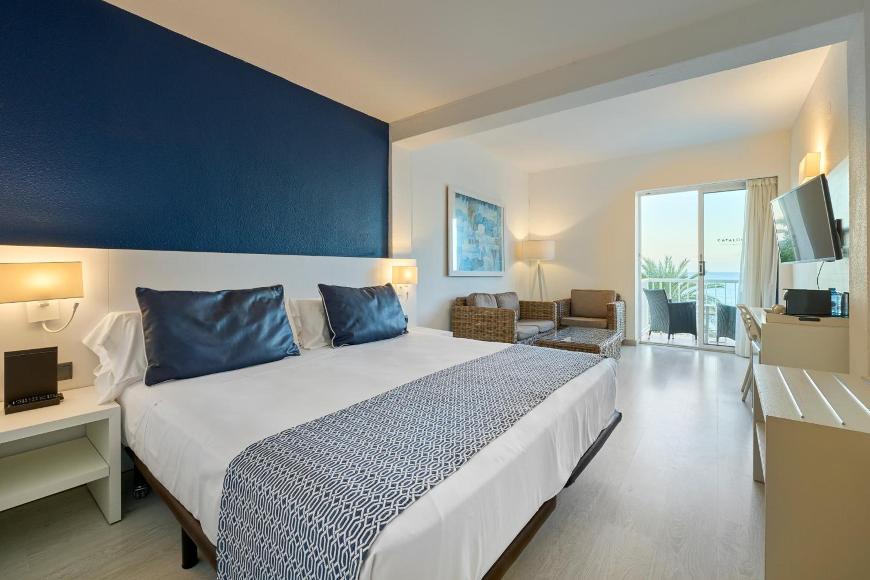 Junior Suite with Sea View - Photo 1