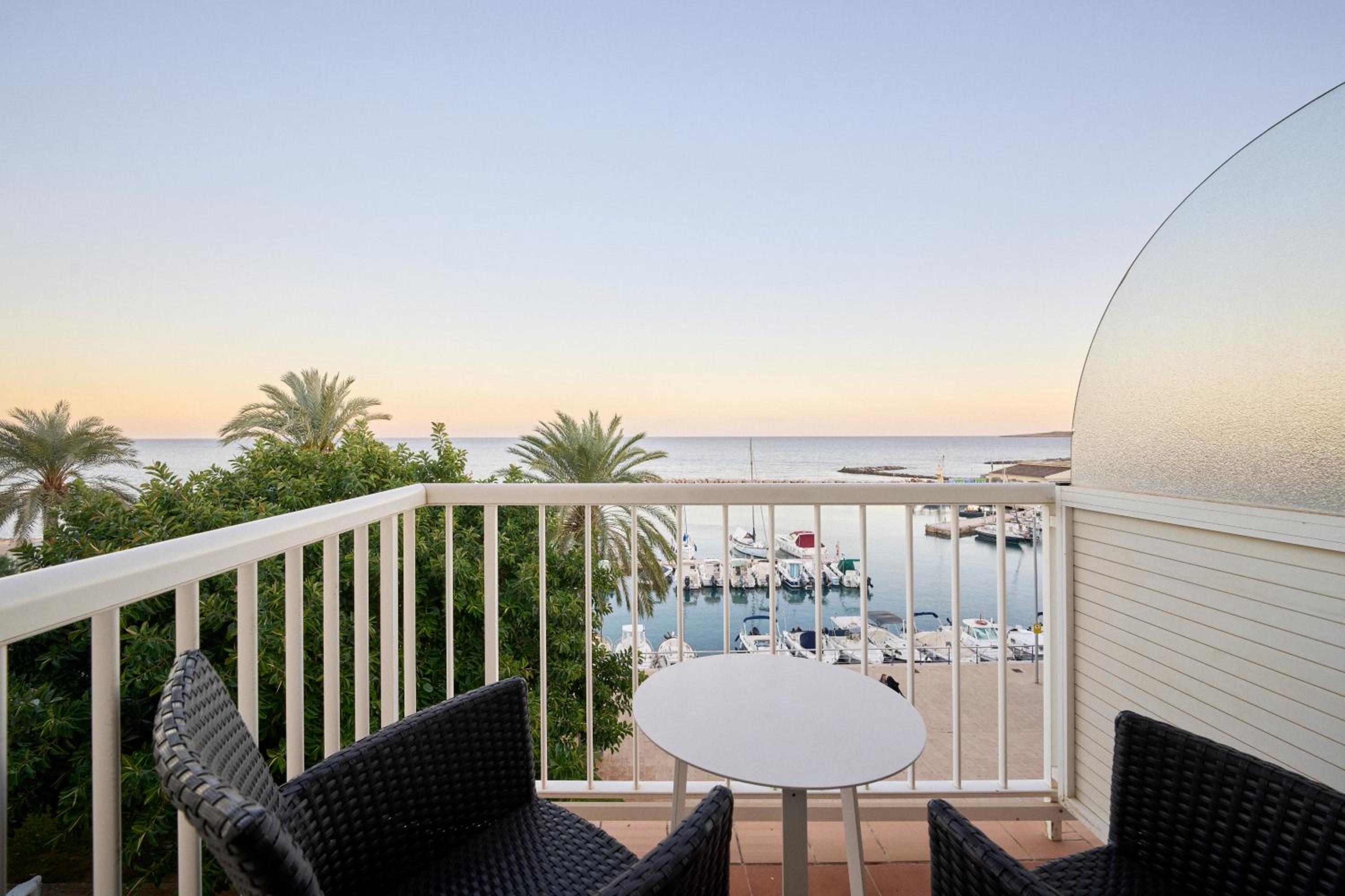 Junior Suite with Sea View - Photo 2