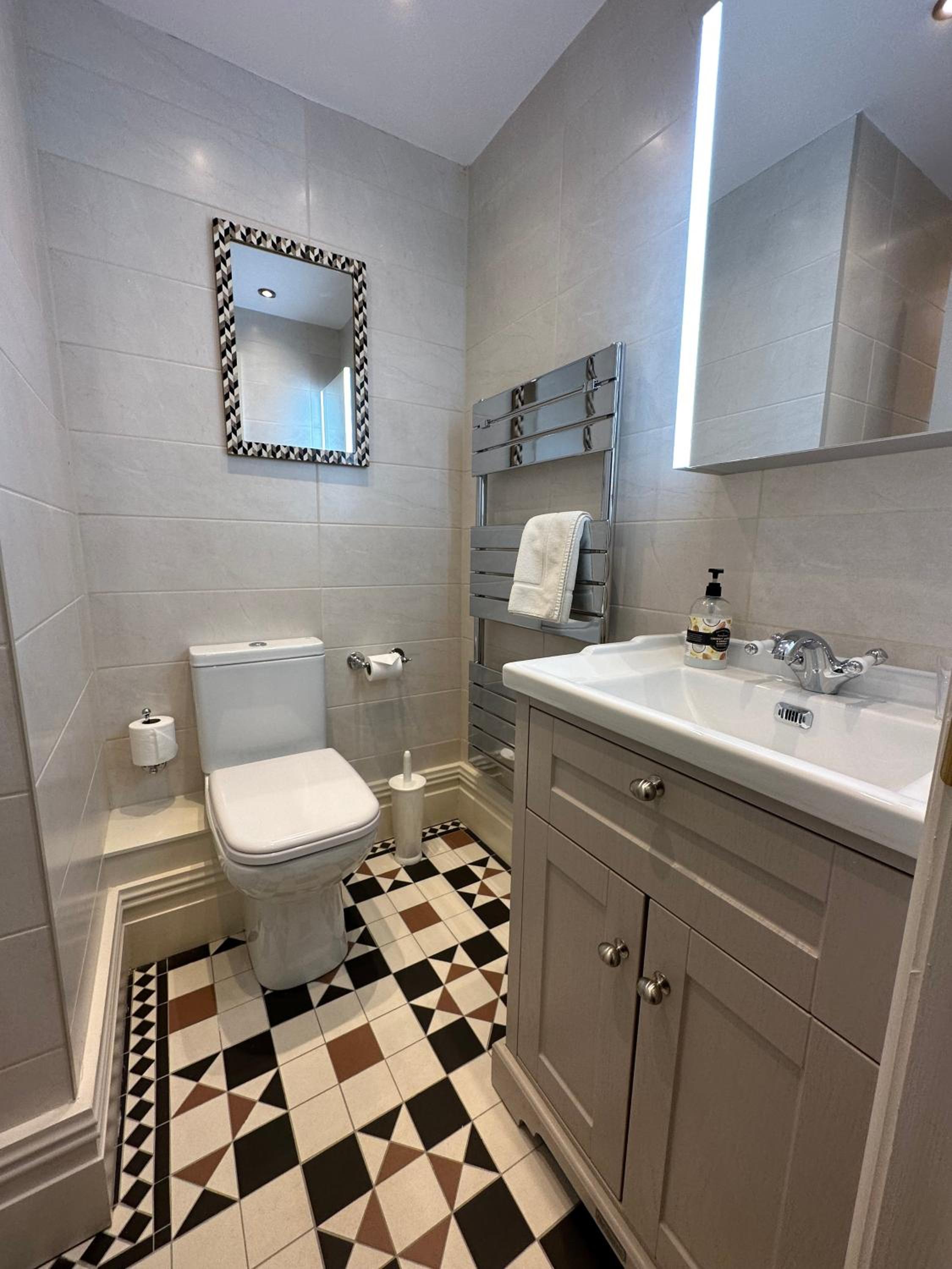 Double Room with Shower - Photo 12