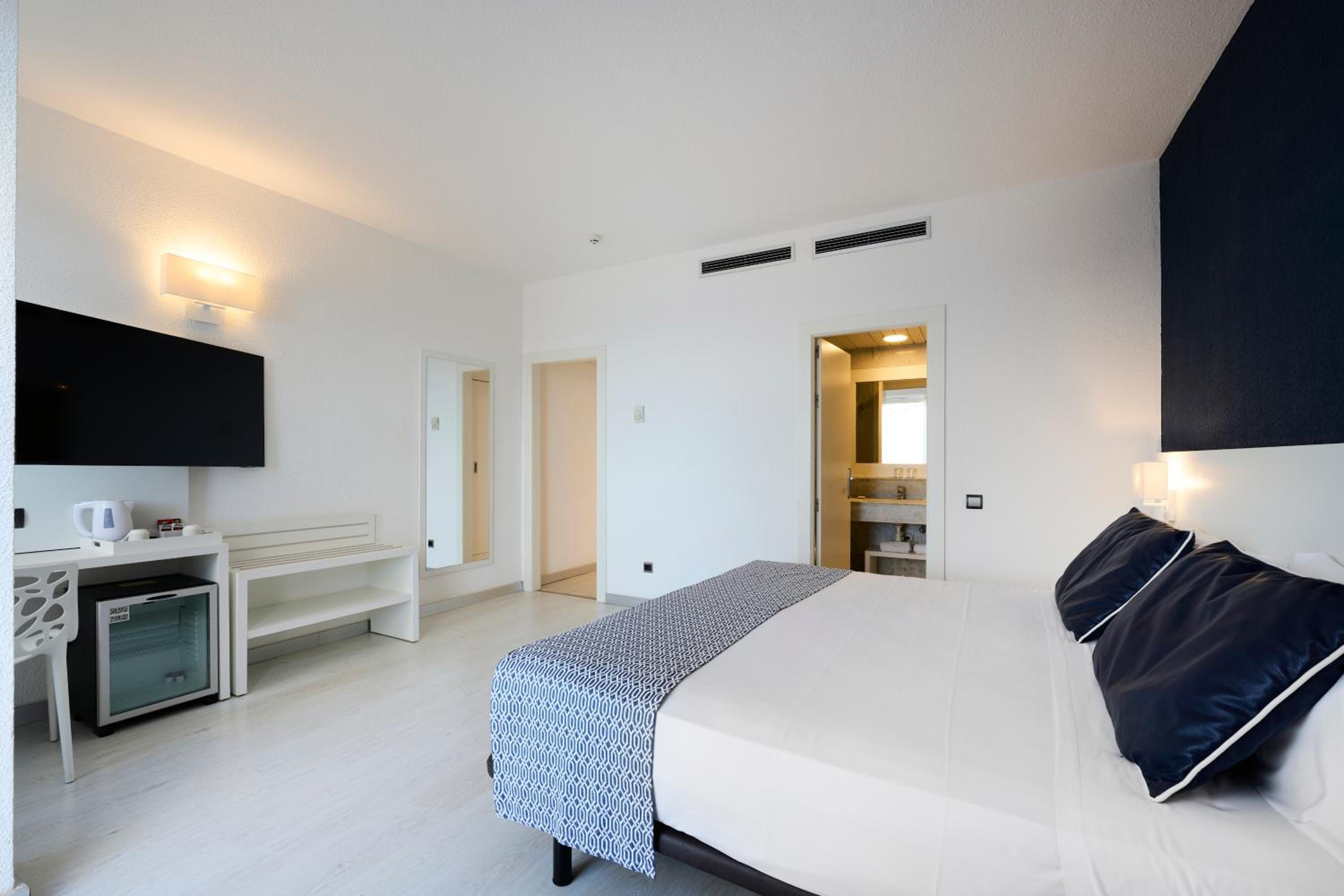 Double Room with Terrace and Panoramic Sea View - Photo 7