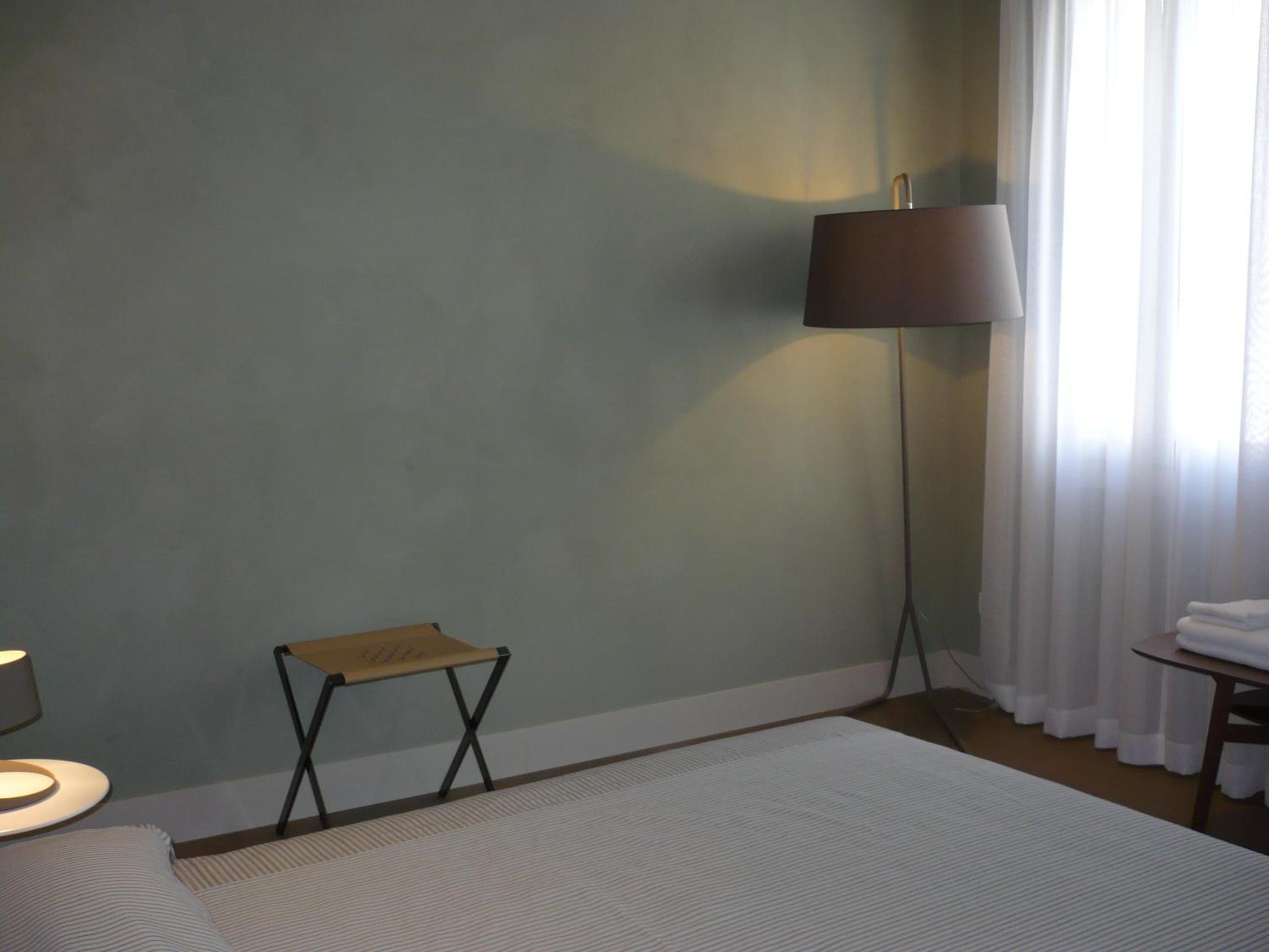 Deluxe Double Room with Canal View thumbnail 6