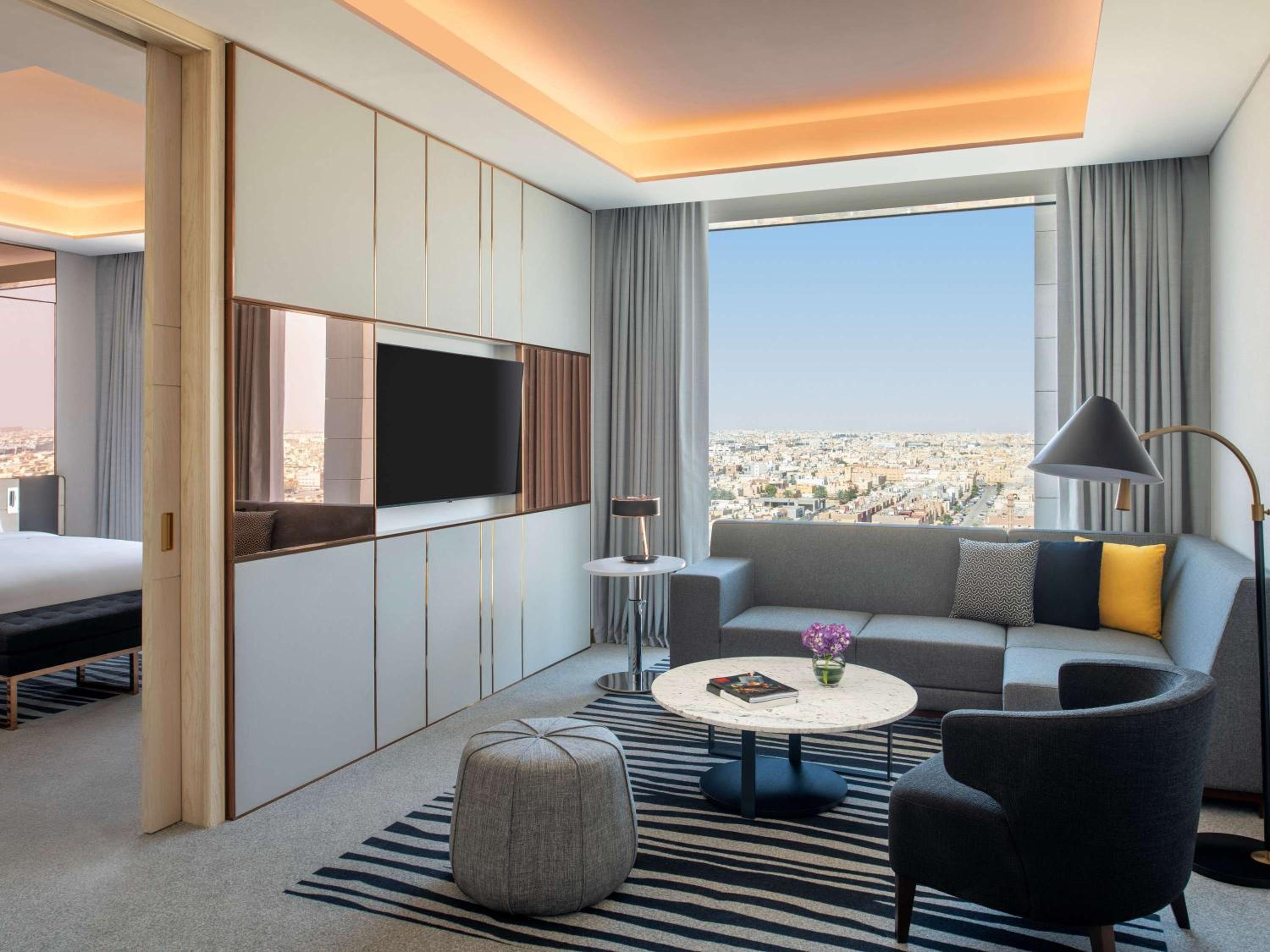 Executive Suite with One Double Bed - Photo 1