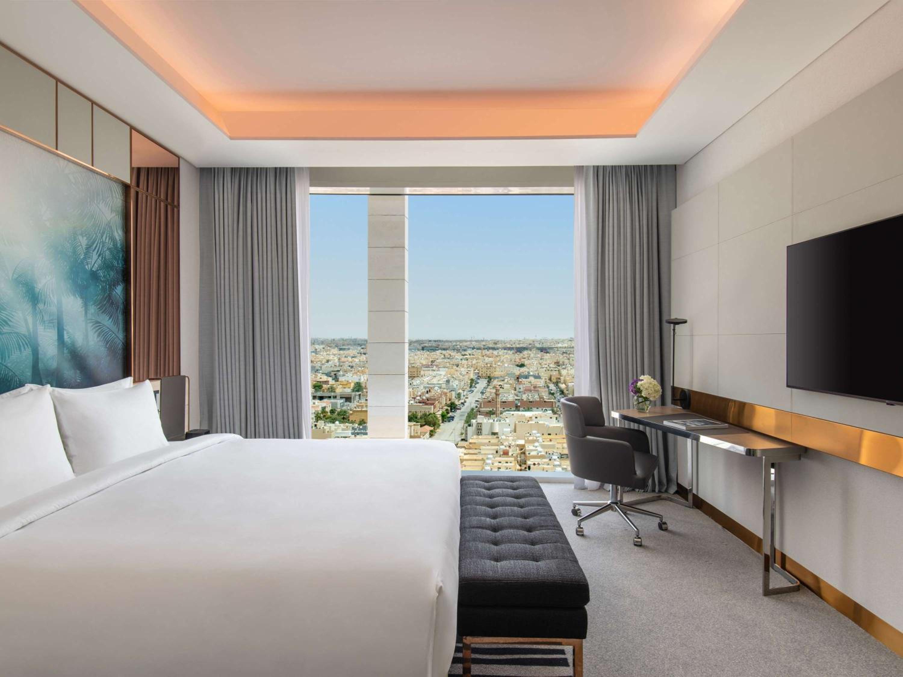 Executive Suite with One Double Bed - Photo 6