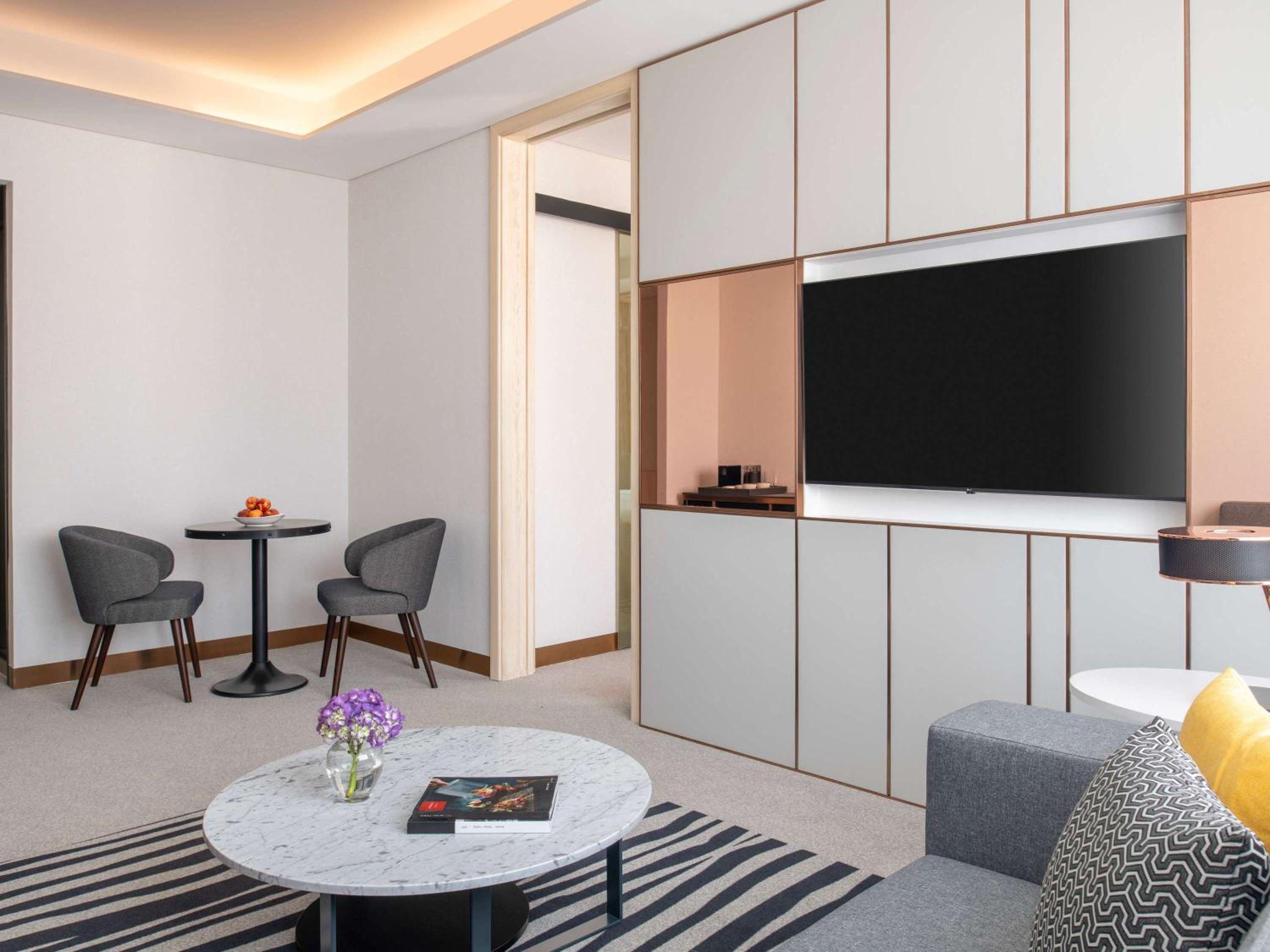 Executive Suite with One Double Bed - Photo 3