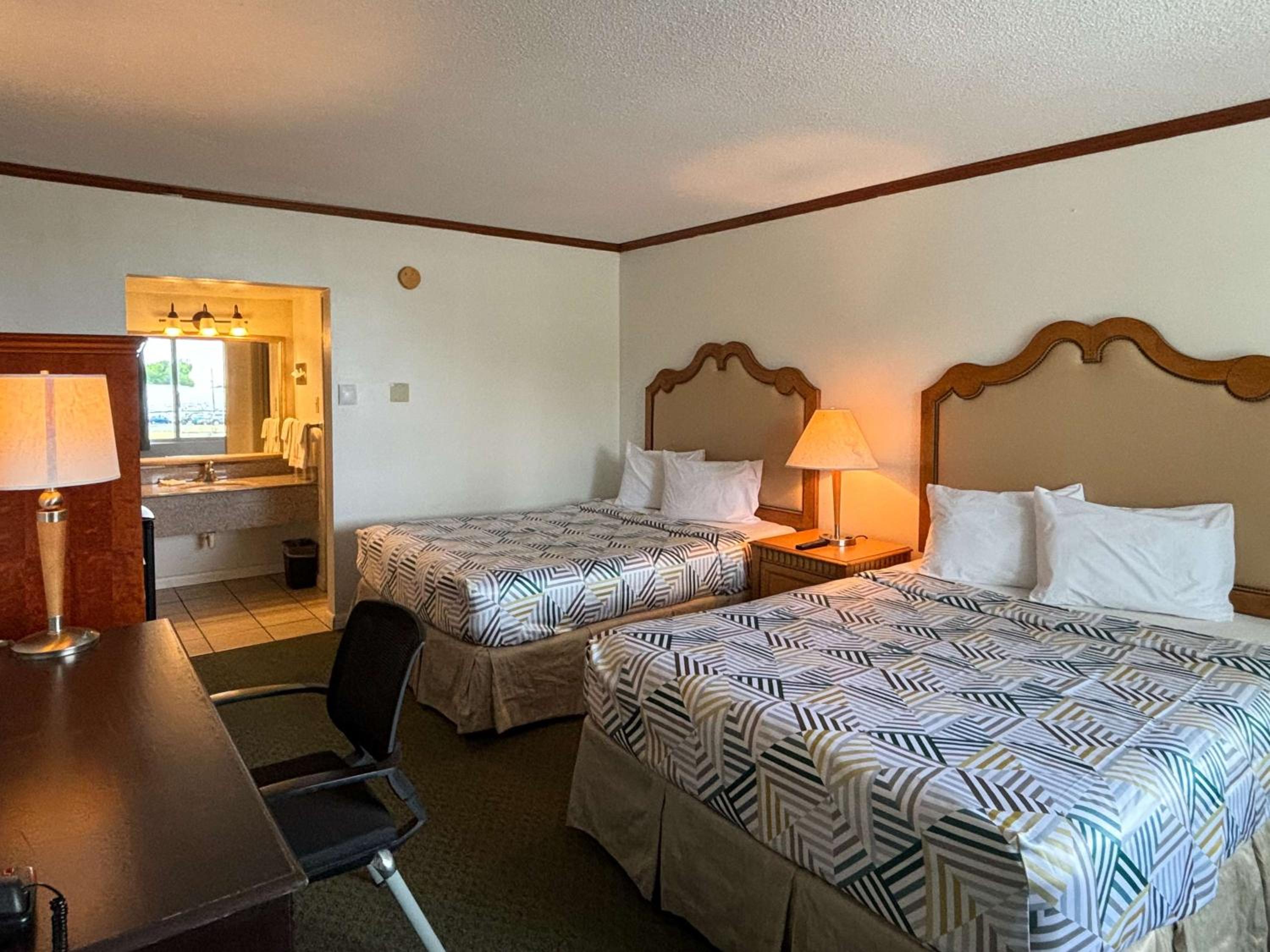 Quadruple Room - Non-Smoking photo 2