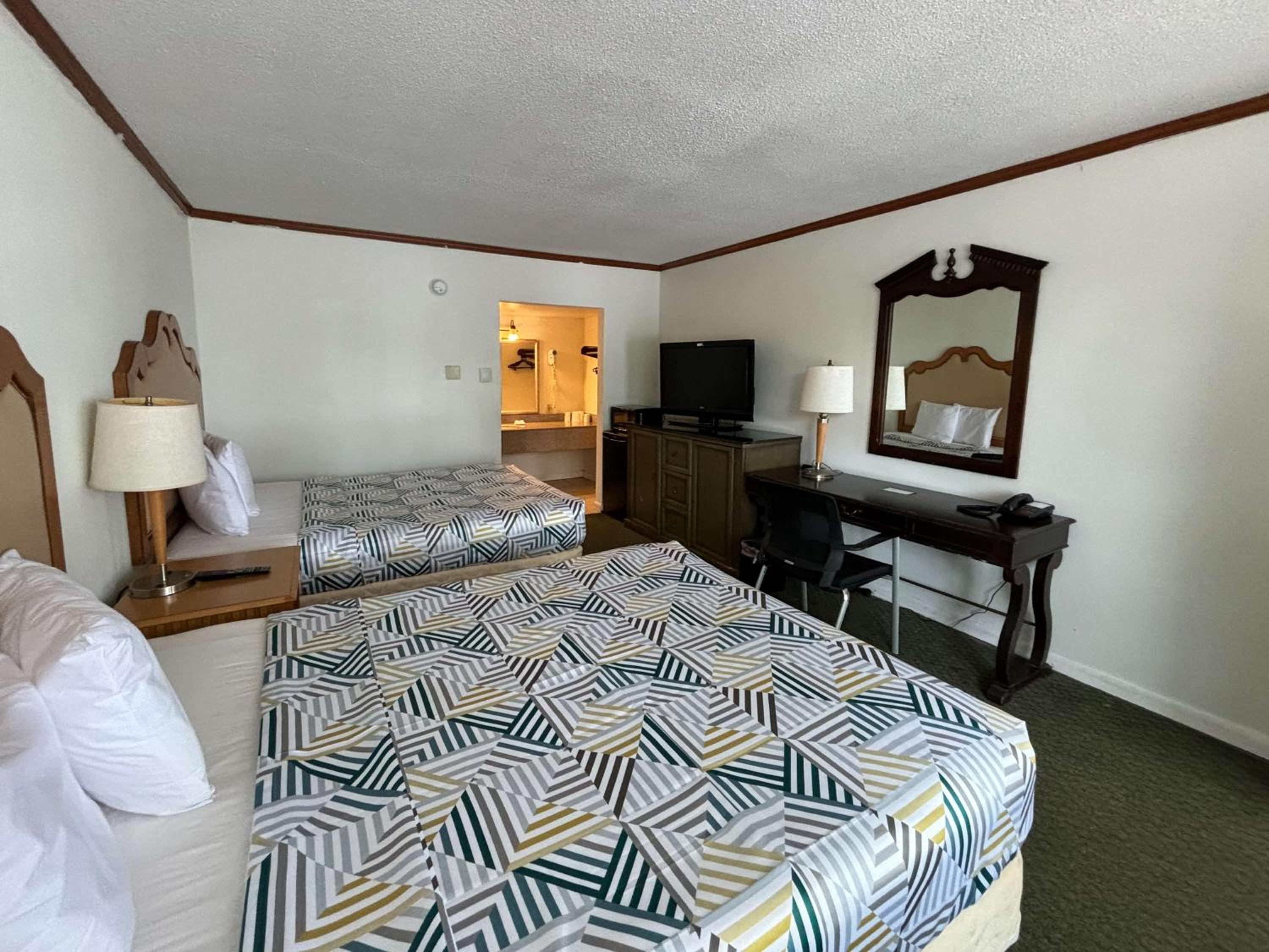 Quadruple Room - Non-Smoking photo 1