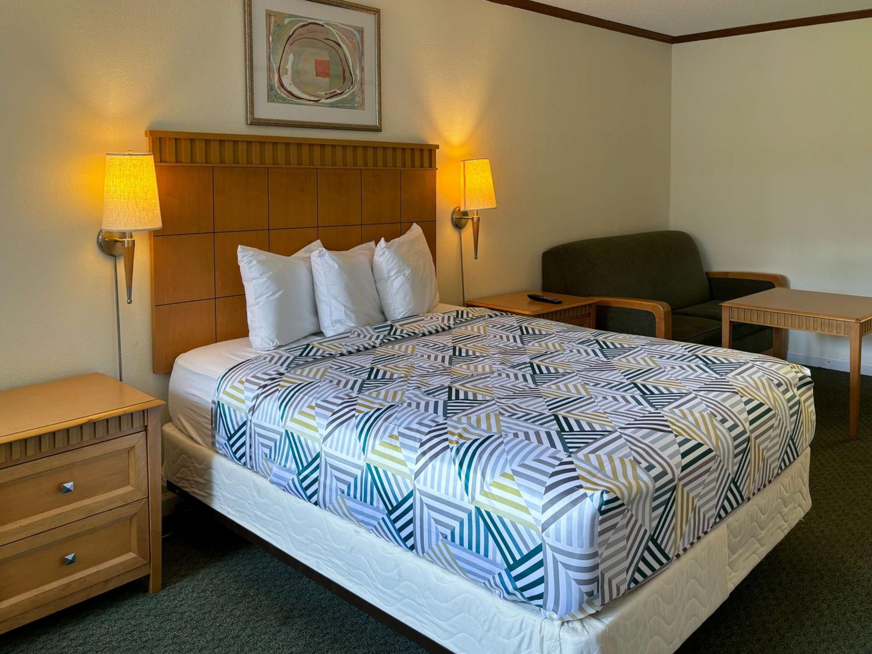 King Room - Non-Smoking photo 2