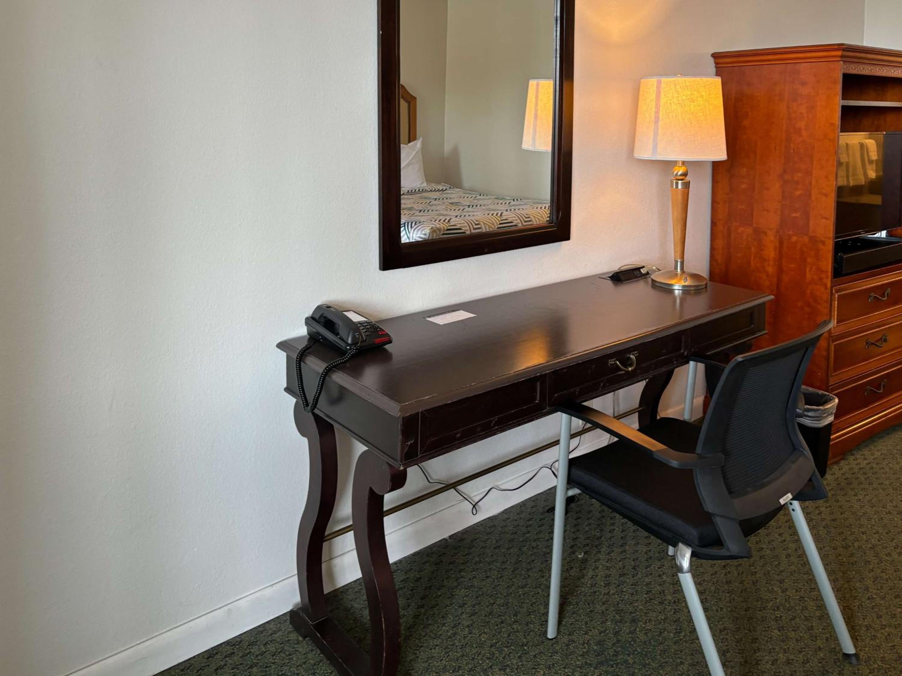 King Room - Non-Smoking photo 3