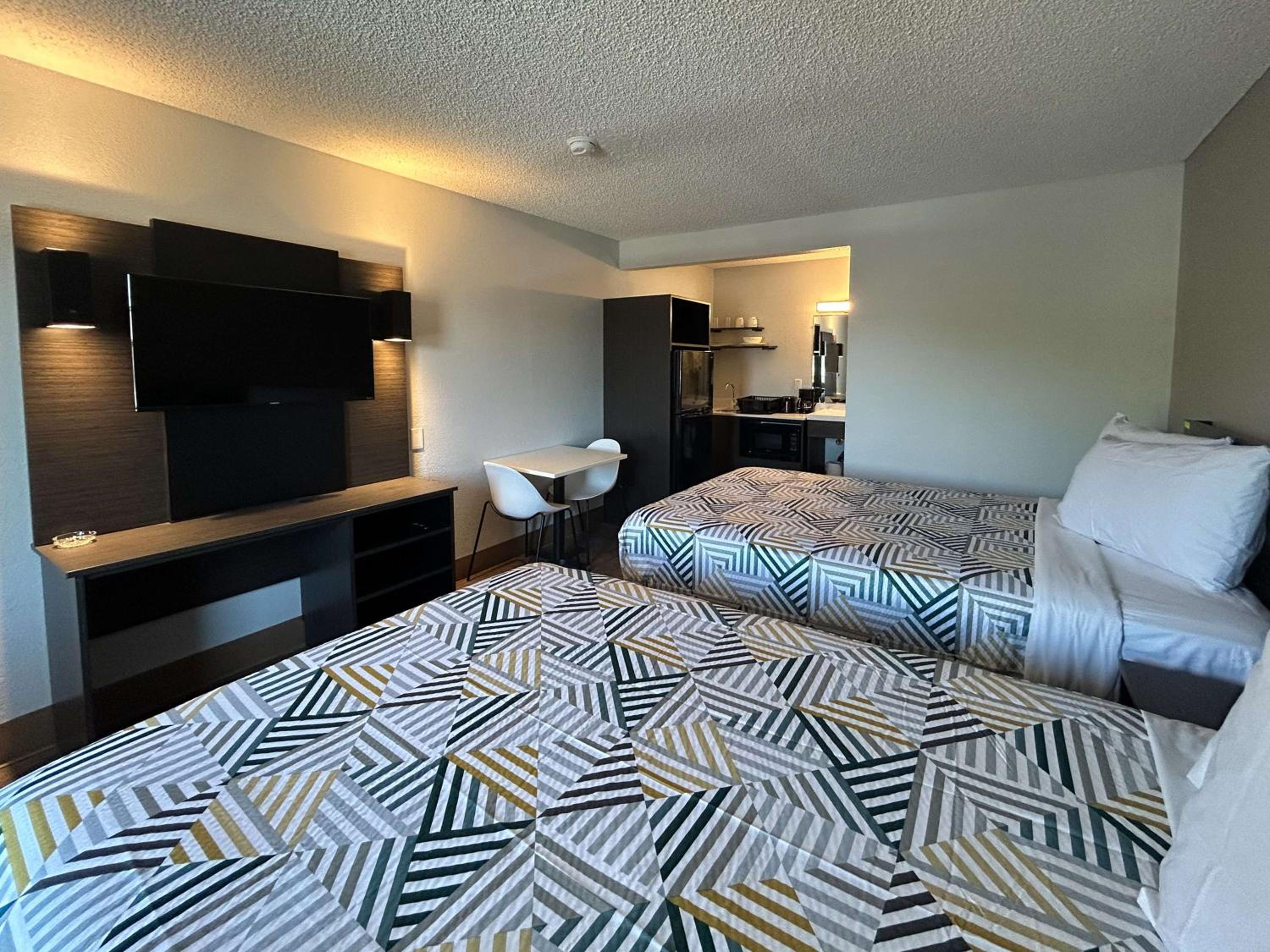 Quadruple Room - Non-Smoking photo 3