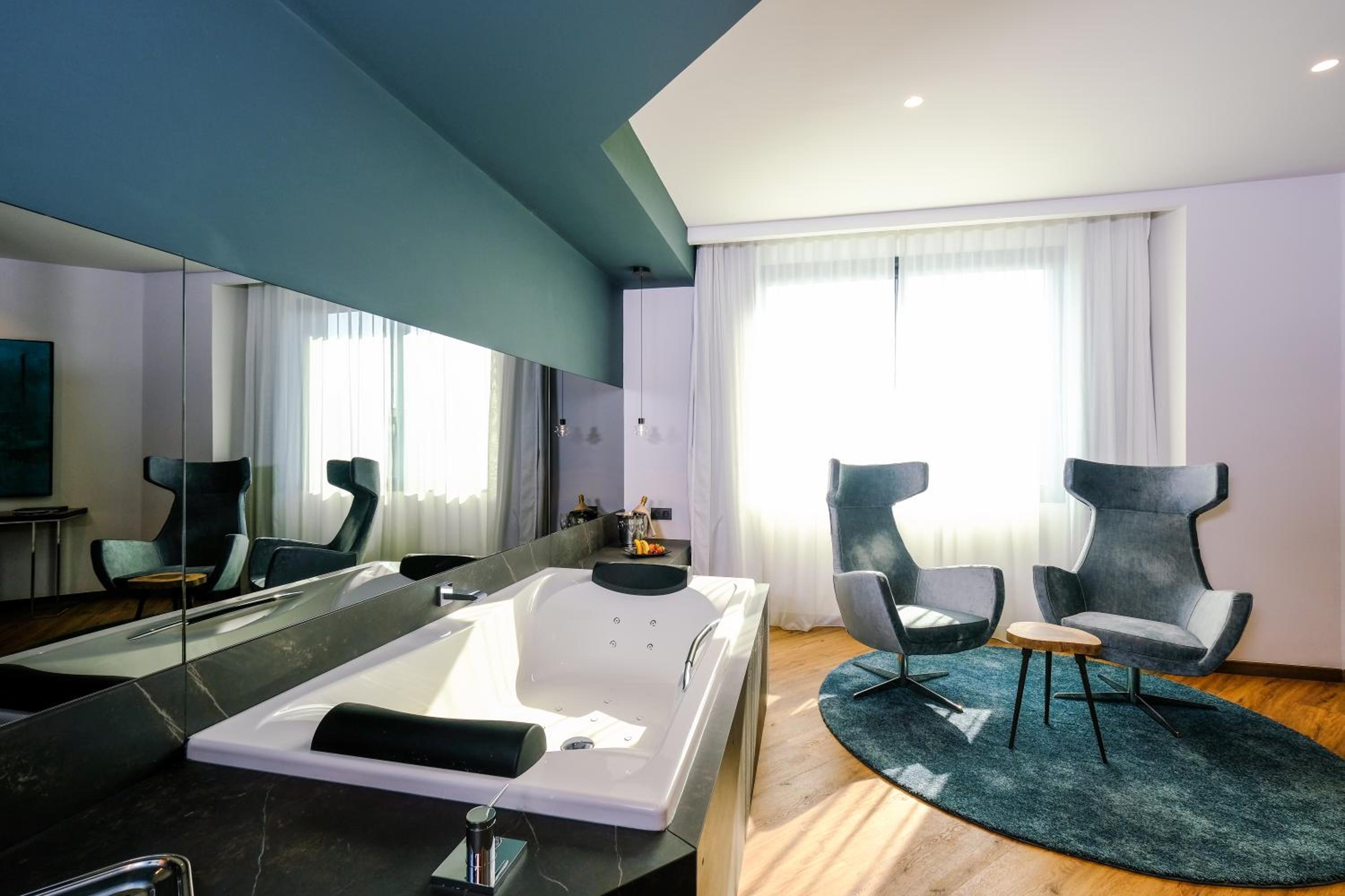 Suite con Jacuzzi Suite con Jacuzzi