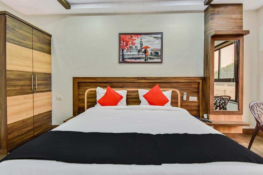 Standard King Room photo 3
