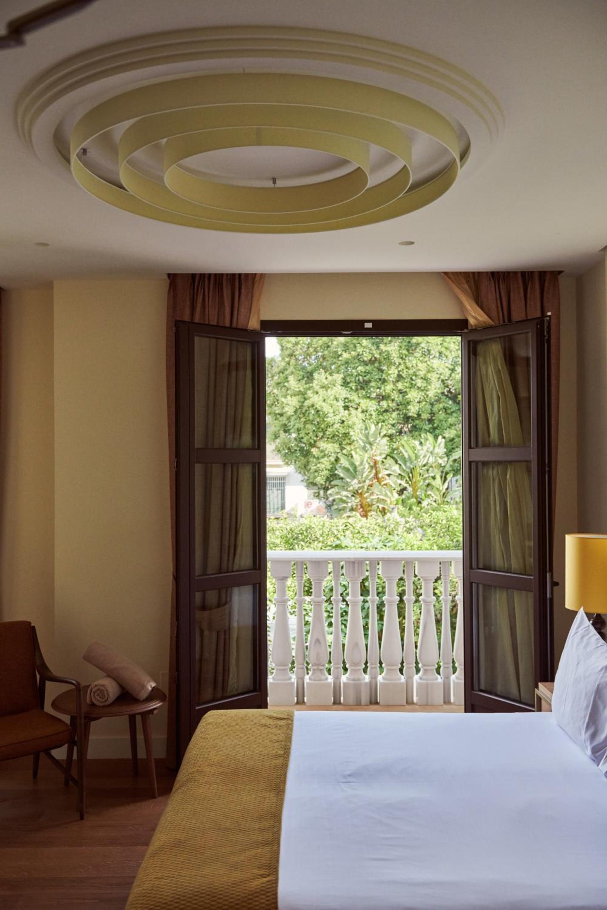 Deluxe Twin Room with View - Photo 3