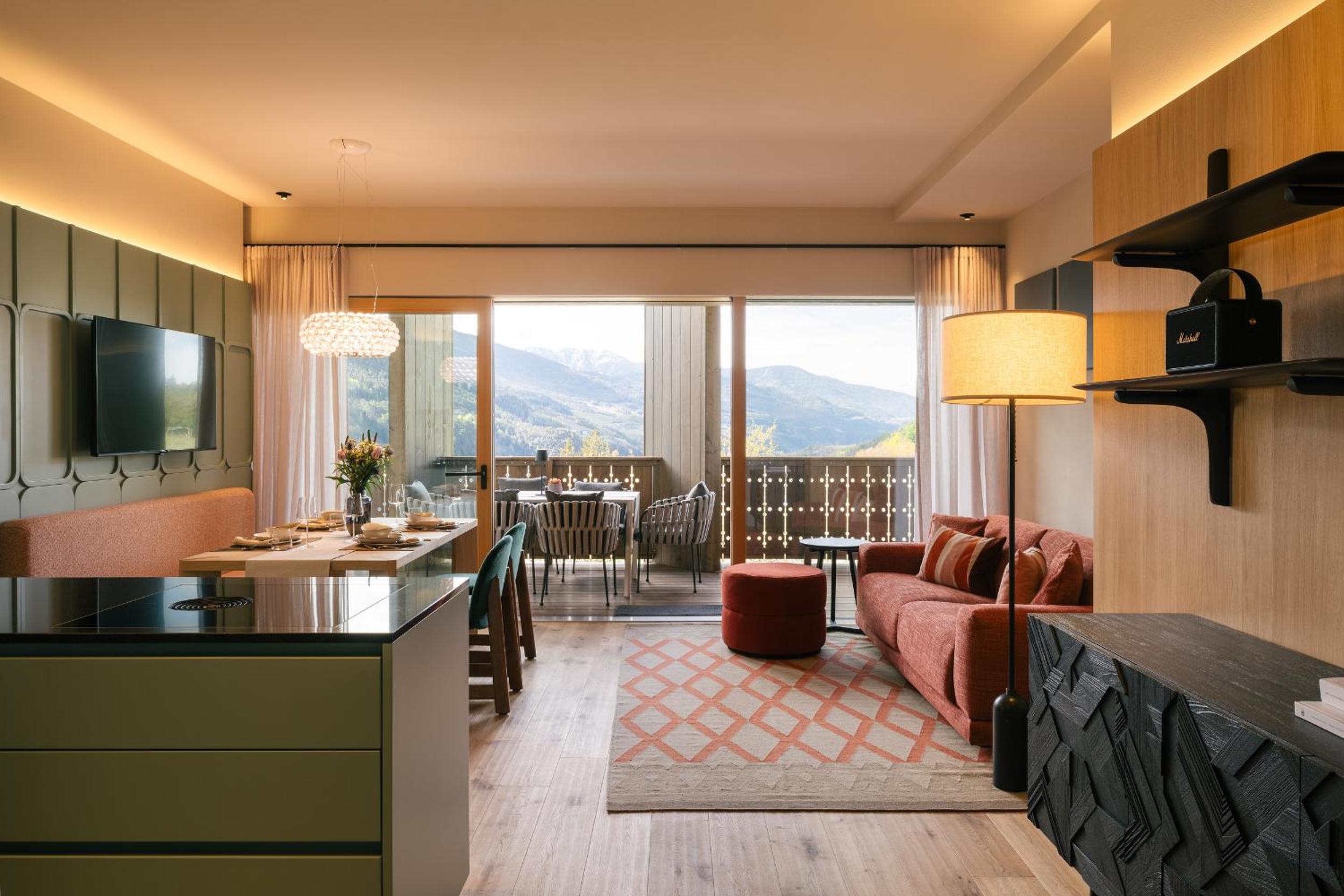 Deluxe Apartment