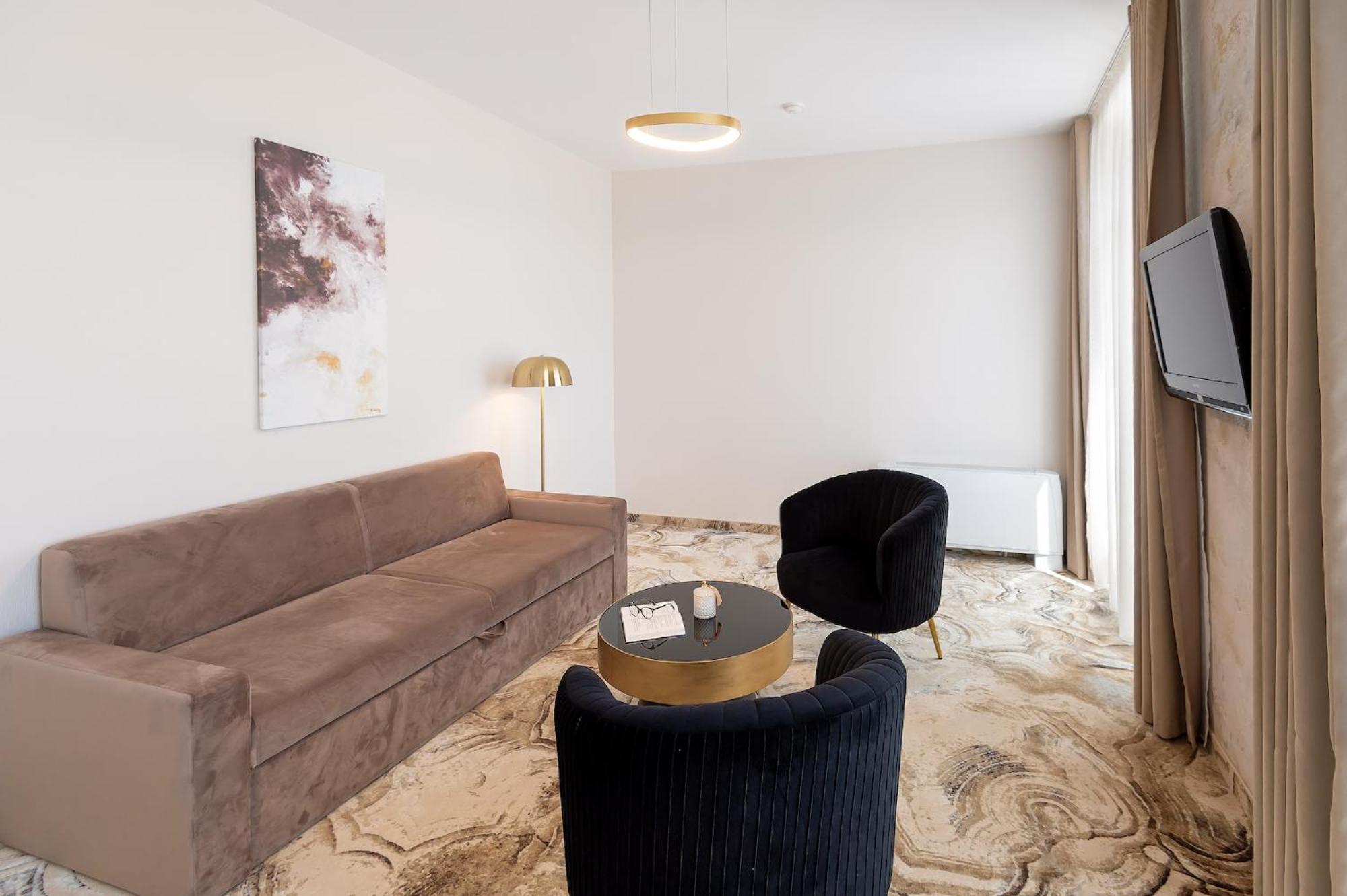 Suite with Morning Spa Access - Photo 1
