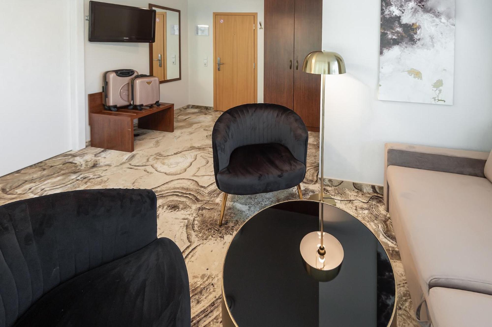Suite with Morning Spa Access - Photo 5