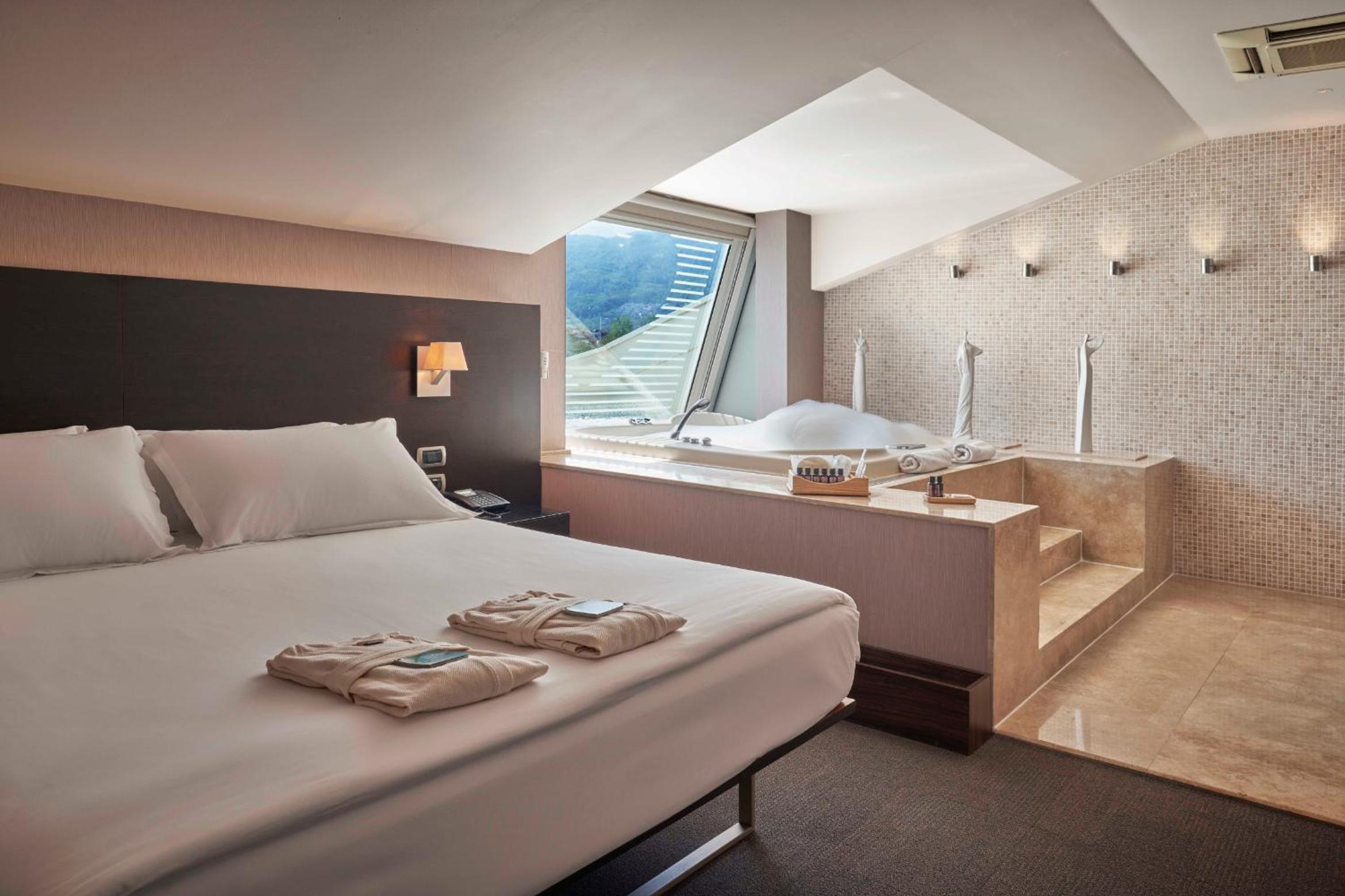 Superior Suite - Photo 10