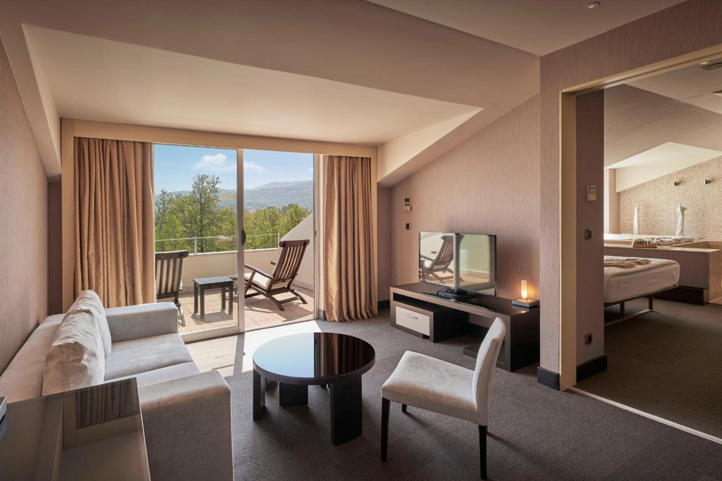 Superior Suite - Photo 8
