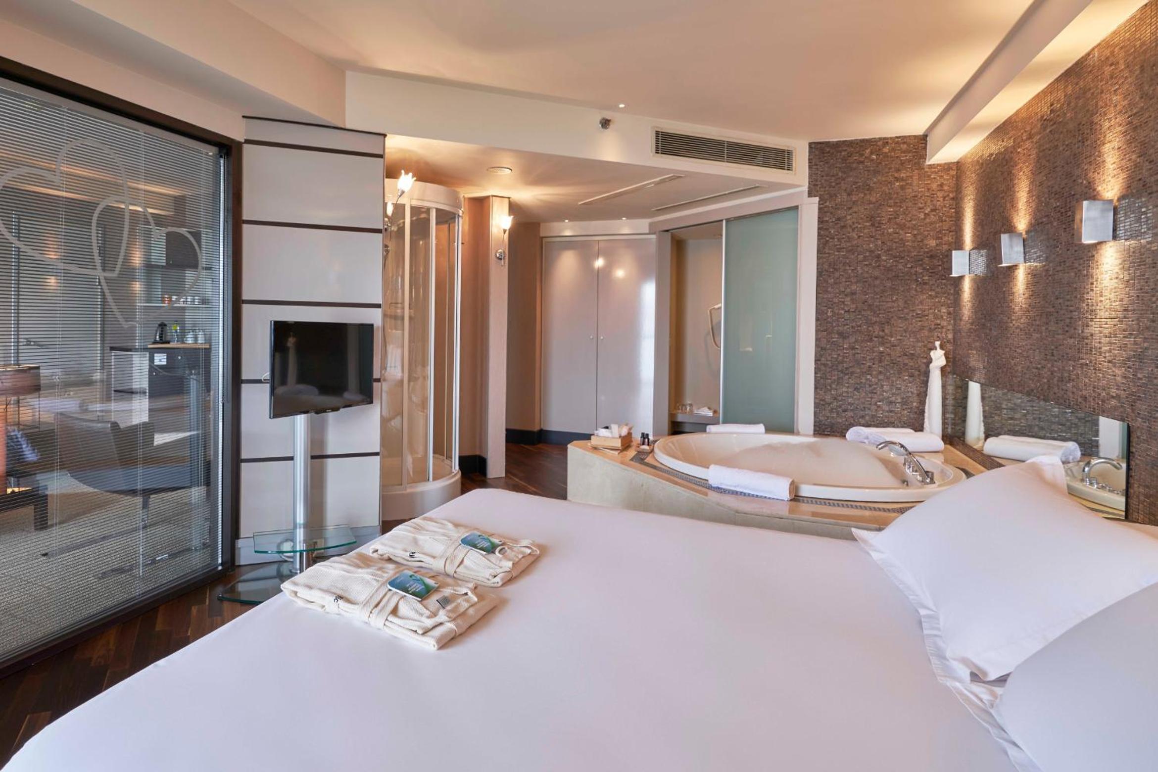 Superior Suite - Photo 5