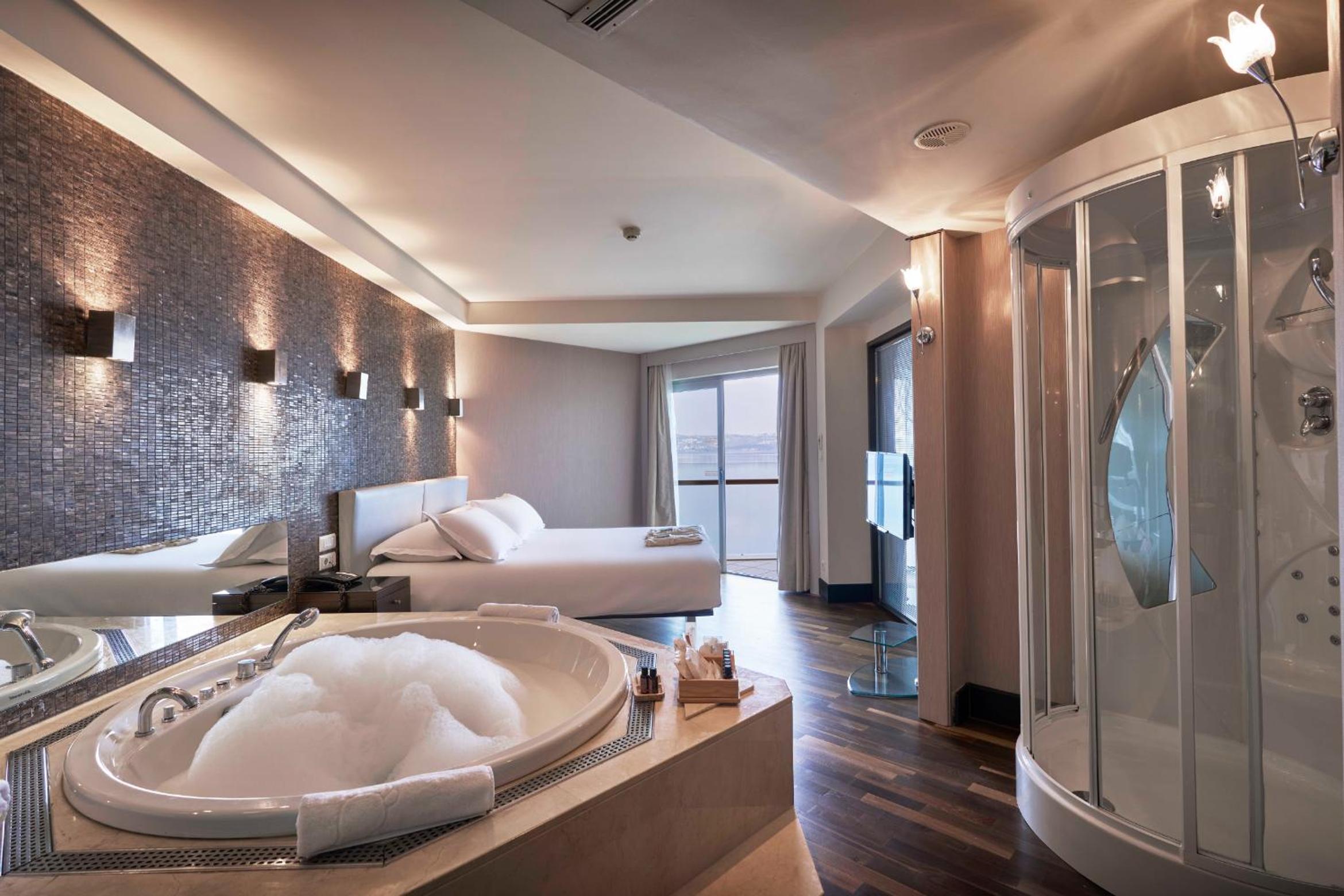 Superior Suite - Photo 3