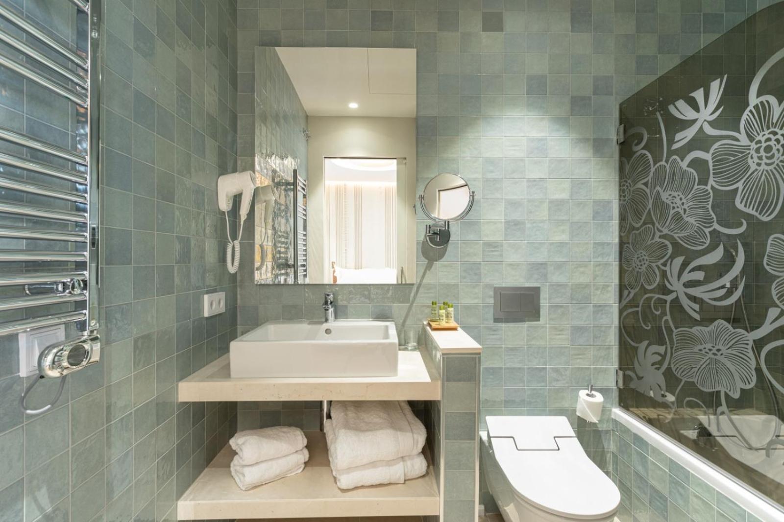 Standard Twin Room - Photo 3