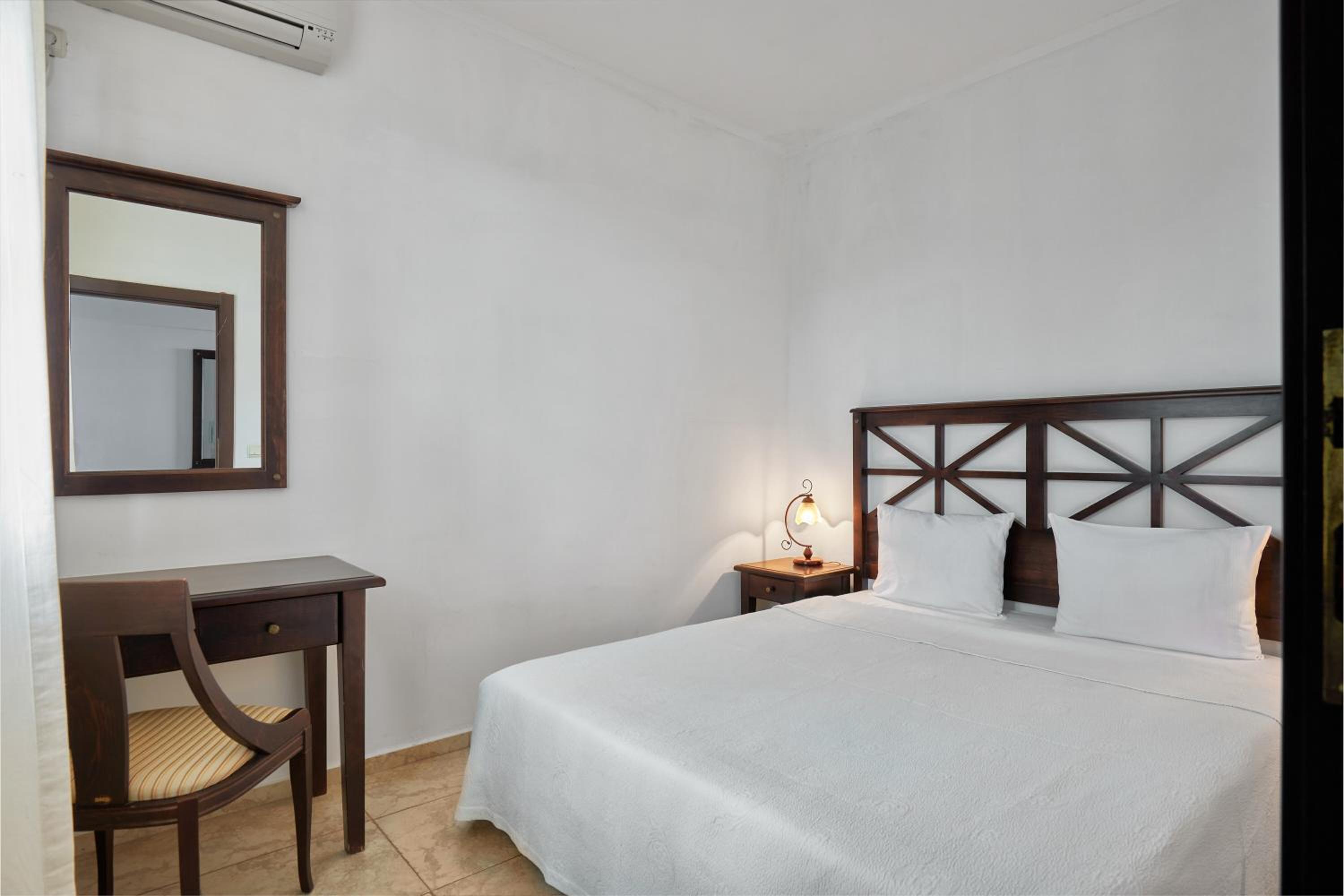 One-Bedroom Apartment With Balcony And Sea View photo 3