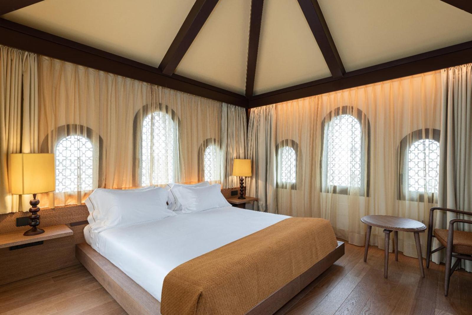 Deluxe Superior Double Room with views - Photo 4