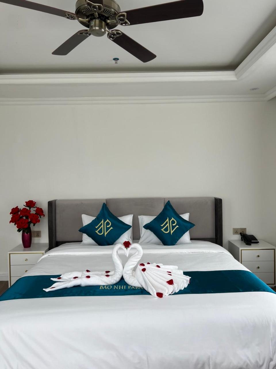 Standard King Room photo 3