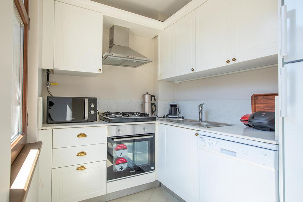 Executive Serviced Apartments with One King and Two Single Beds photo 2