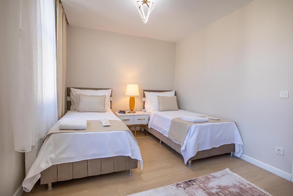 Executive Serviced Apartments with One King and Two Single Beds photo 3