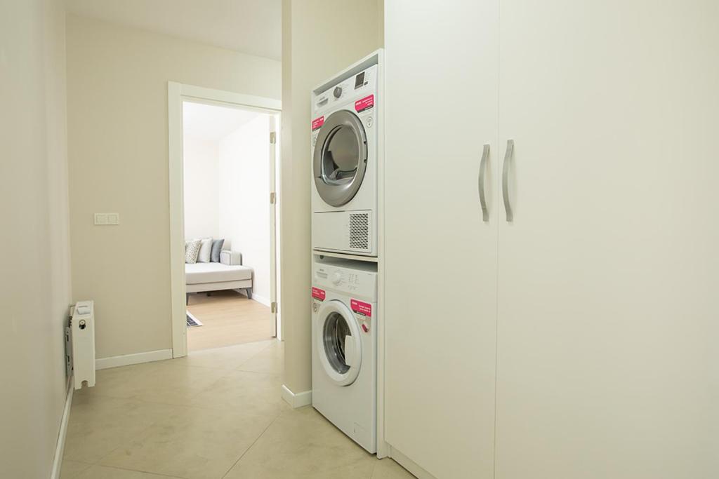 Serviced Apartments with One King and Two Single Beds photo 2