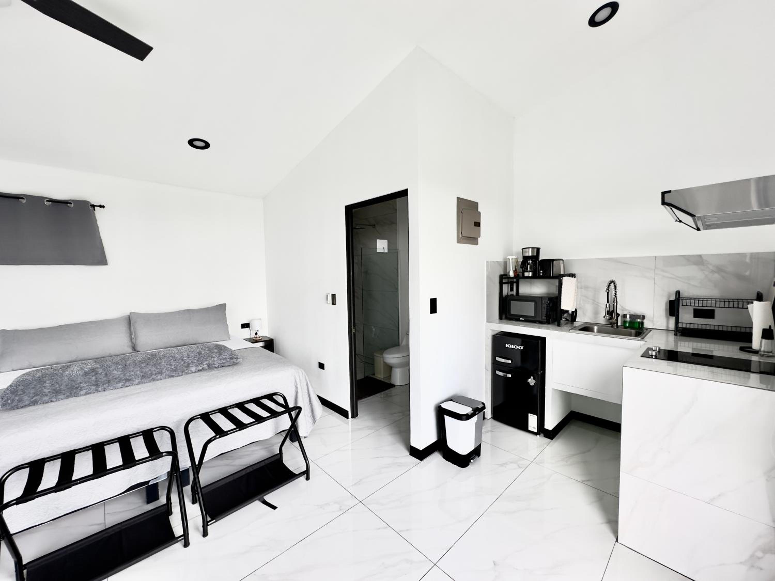 Studio Apartment with Balcony photo 1