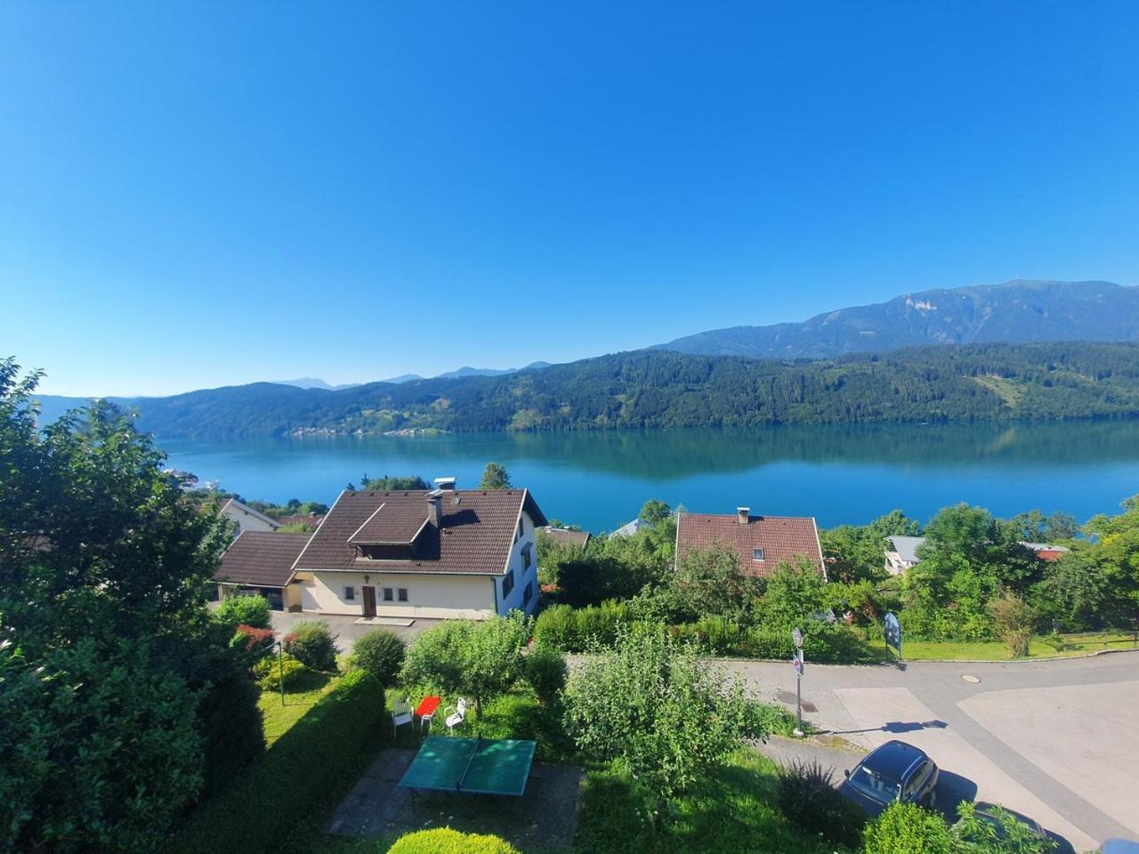 Apartment with Lake View photo 2