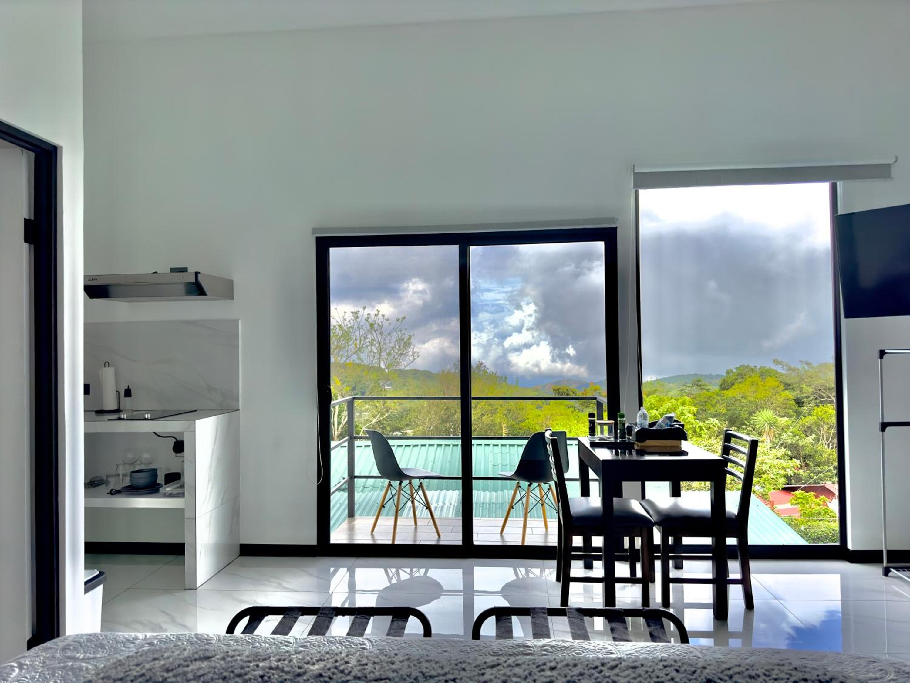 Studio Apartment with Balcony photo 3