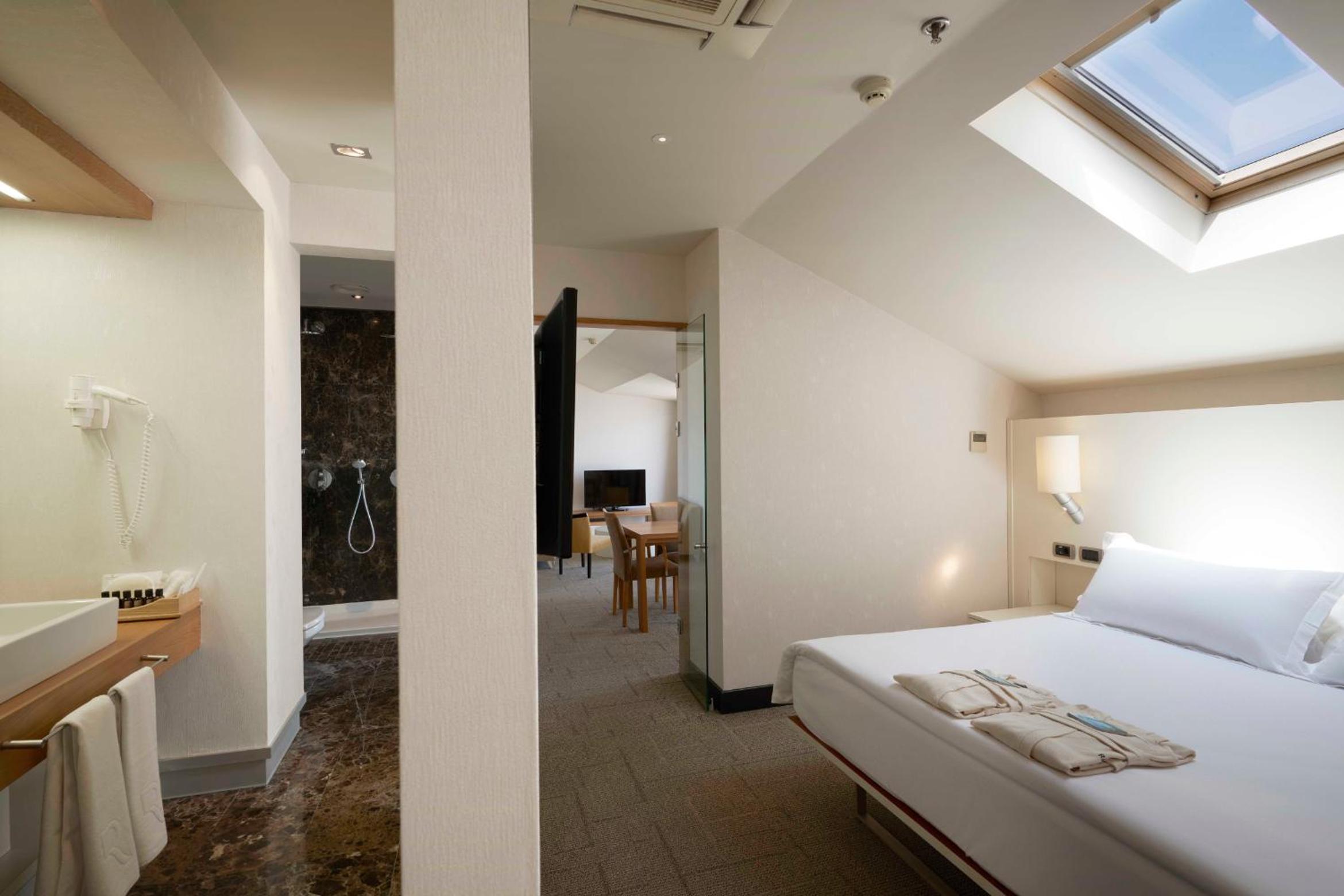 Queen Suite - Photo 3