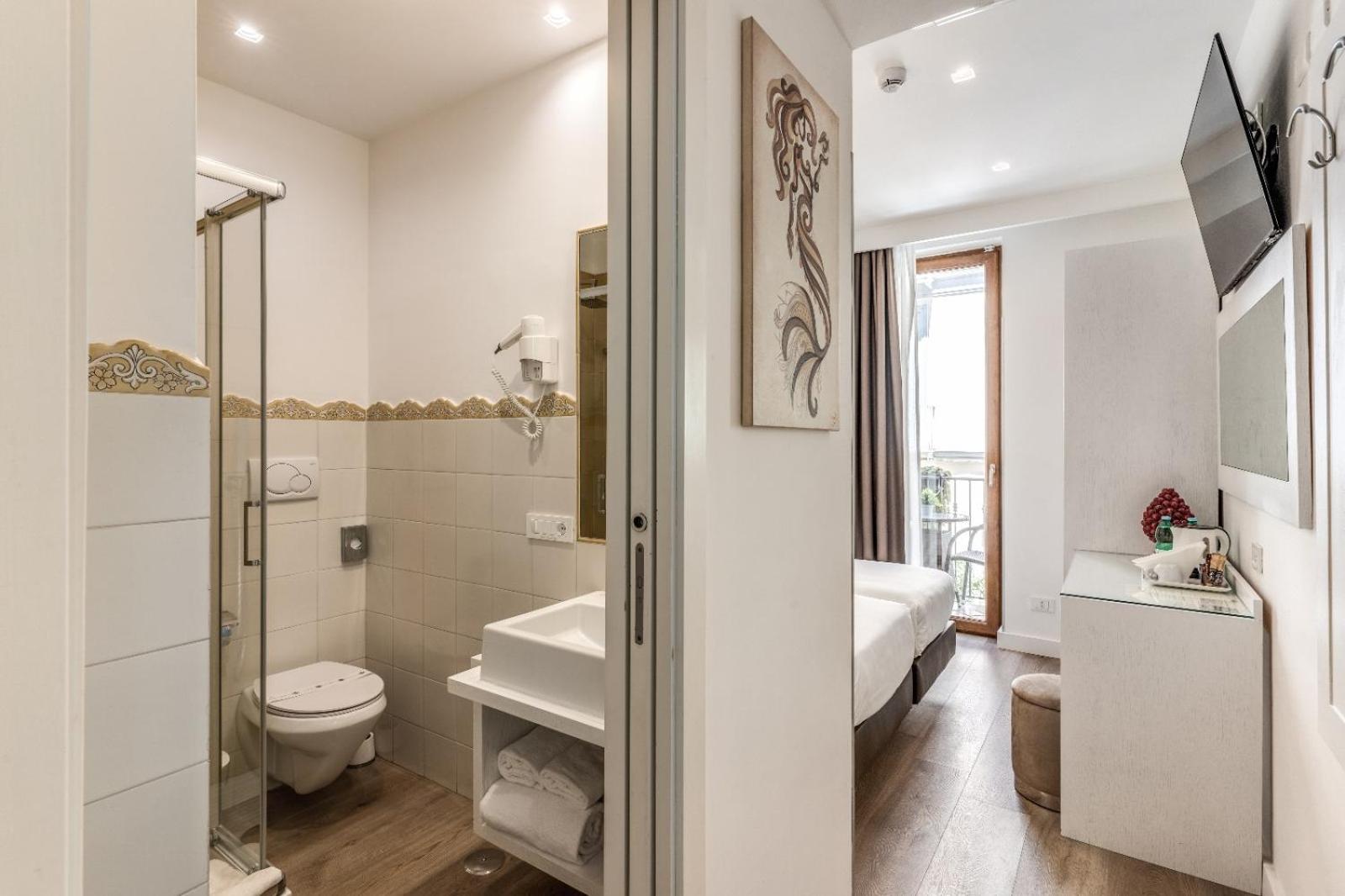 Double or Twin Room photo 3