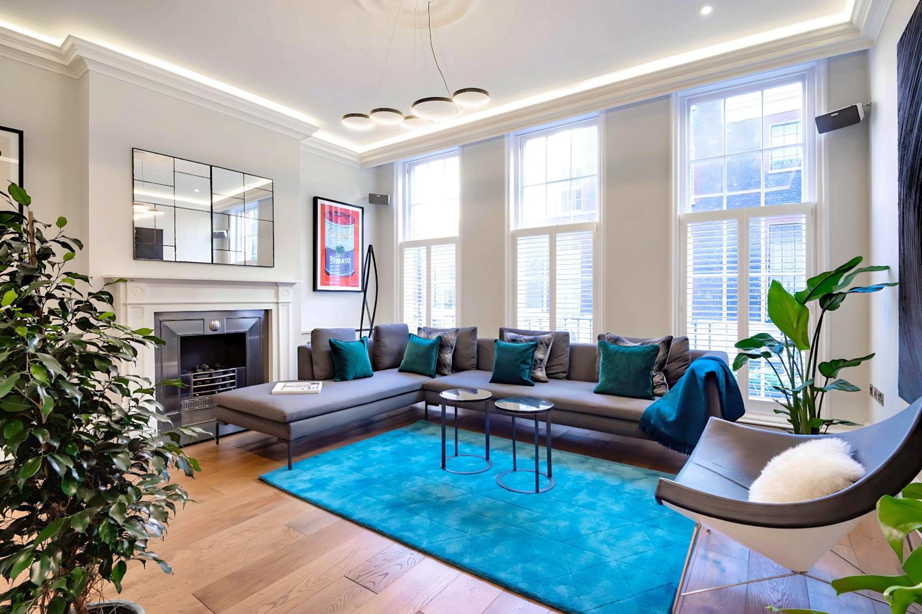 Five-Bedroom House photo 1