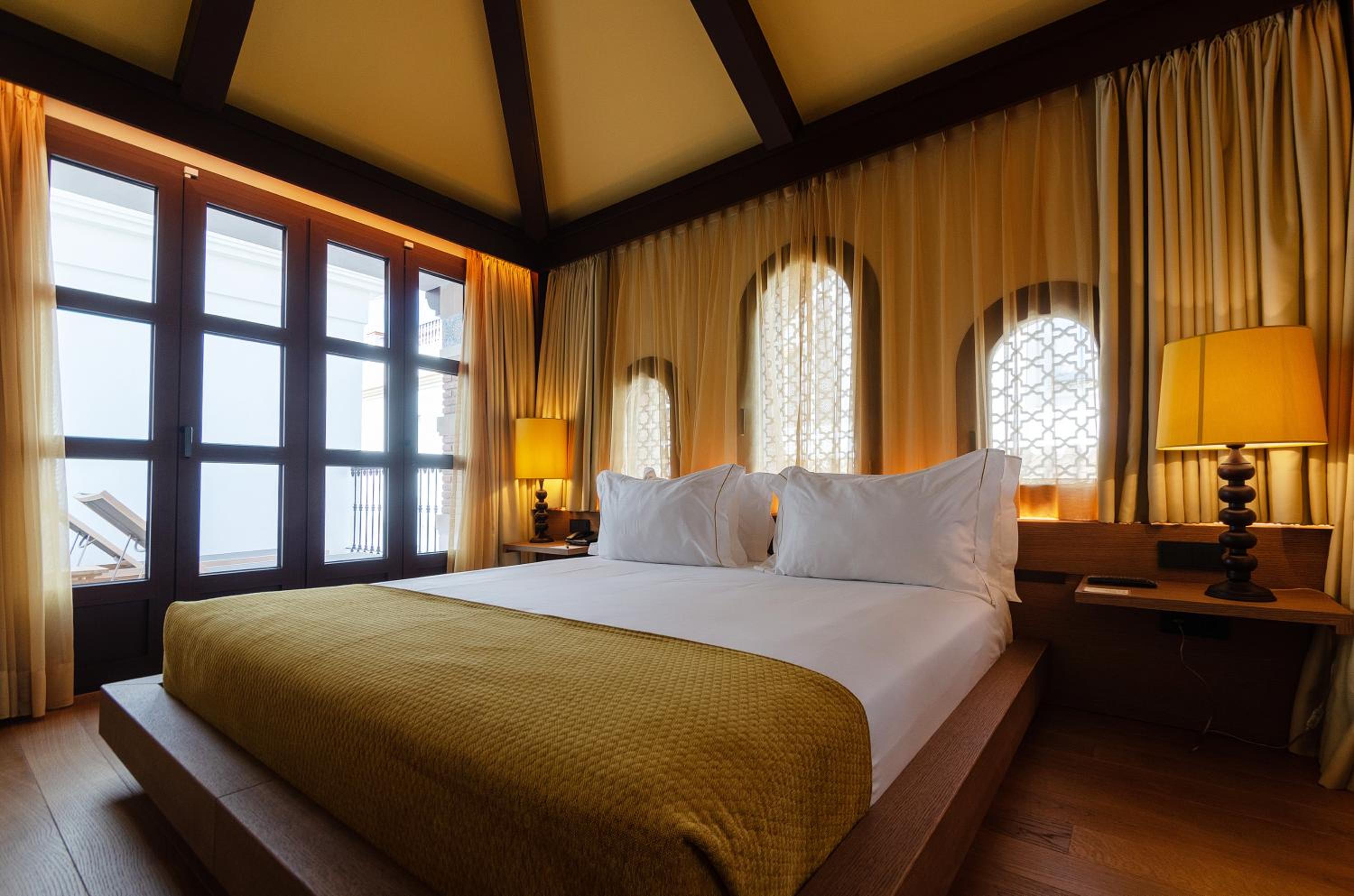 Deluxe Superior Double Room with views - Photo 2