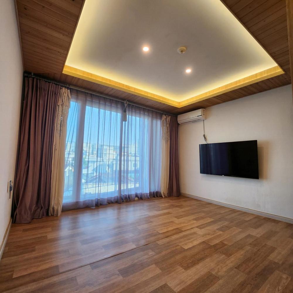 Superior Family Room photo 2