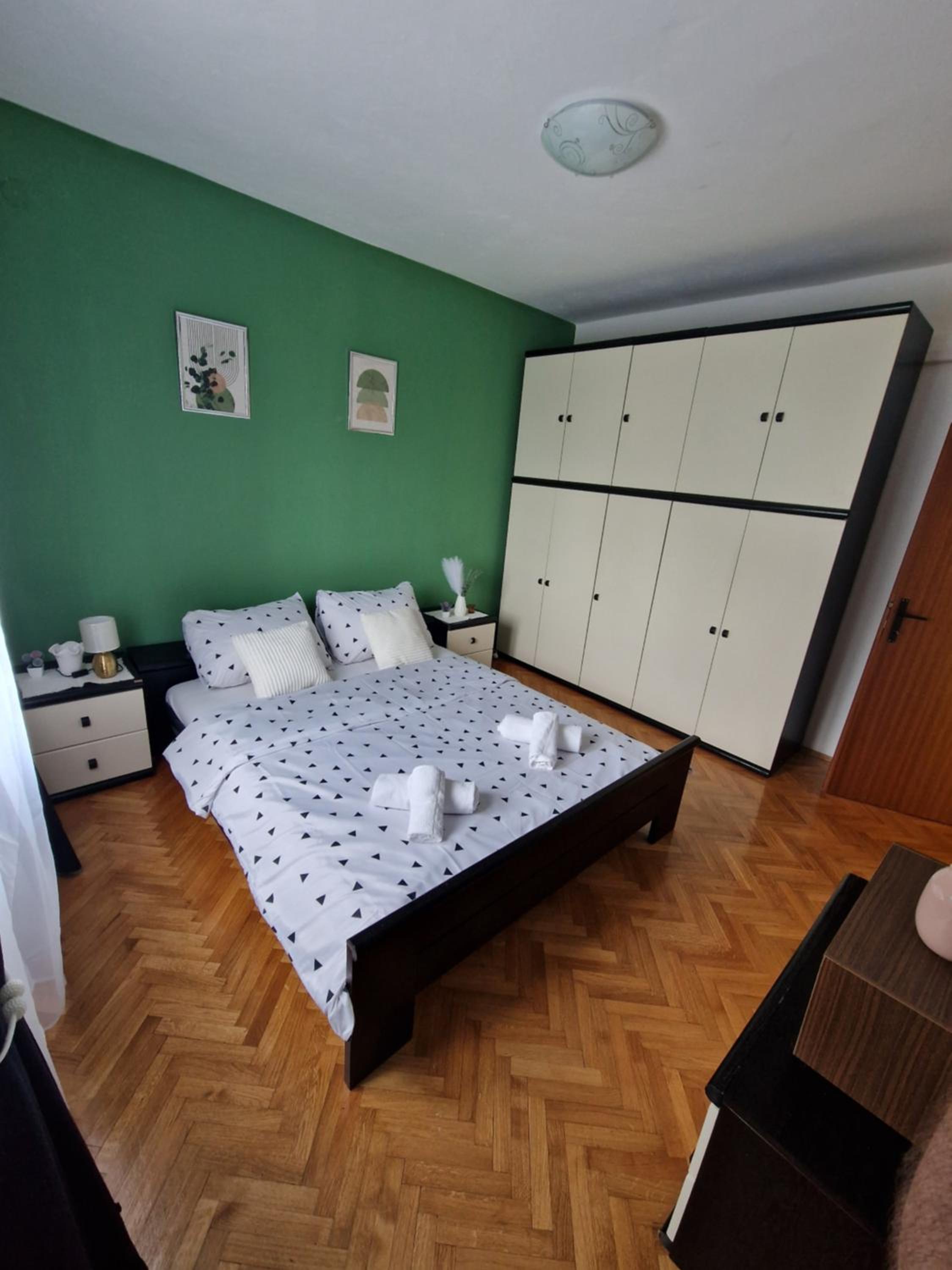 Two-Bedroom Apartment with Balcony and Sea View photo 3
