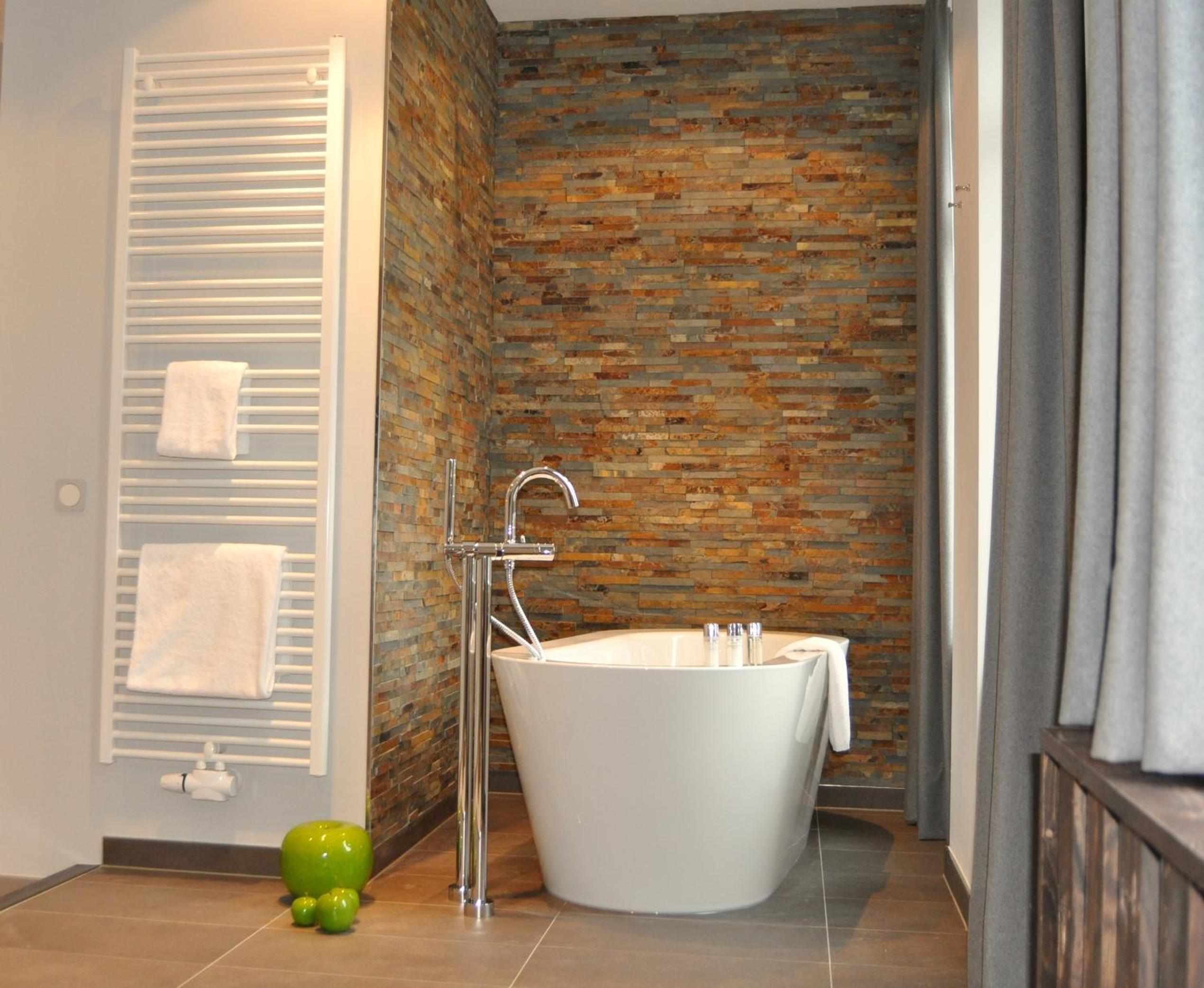 Suite - Photo 10