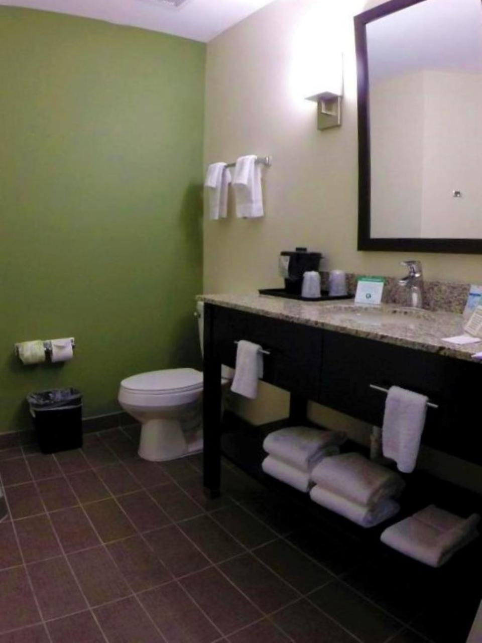 King Room - Non-Smoking - Photo 2