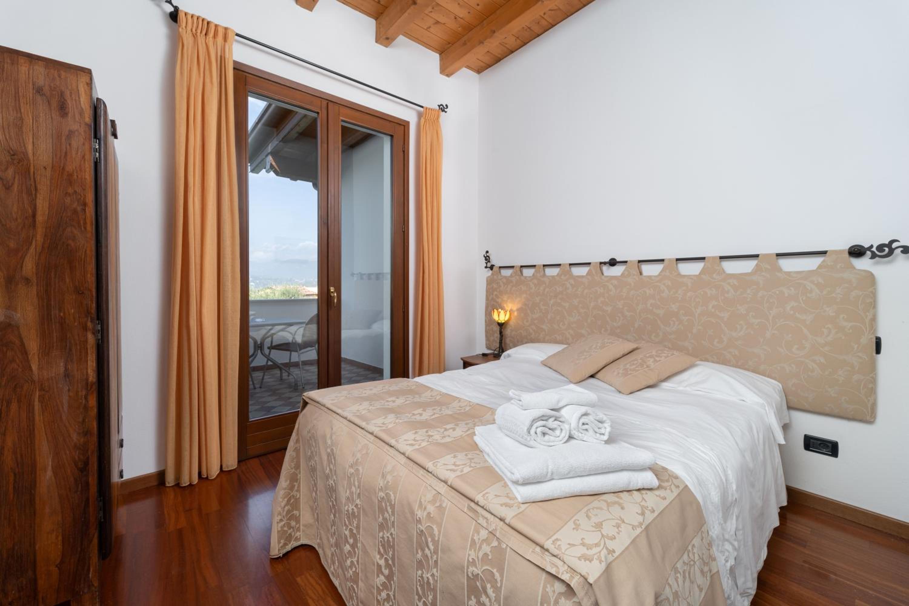 Double Room with Lake View photo 1